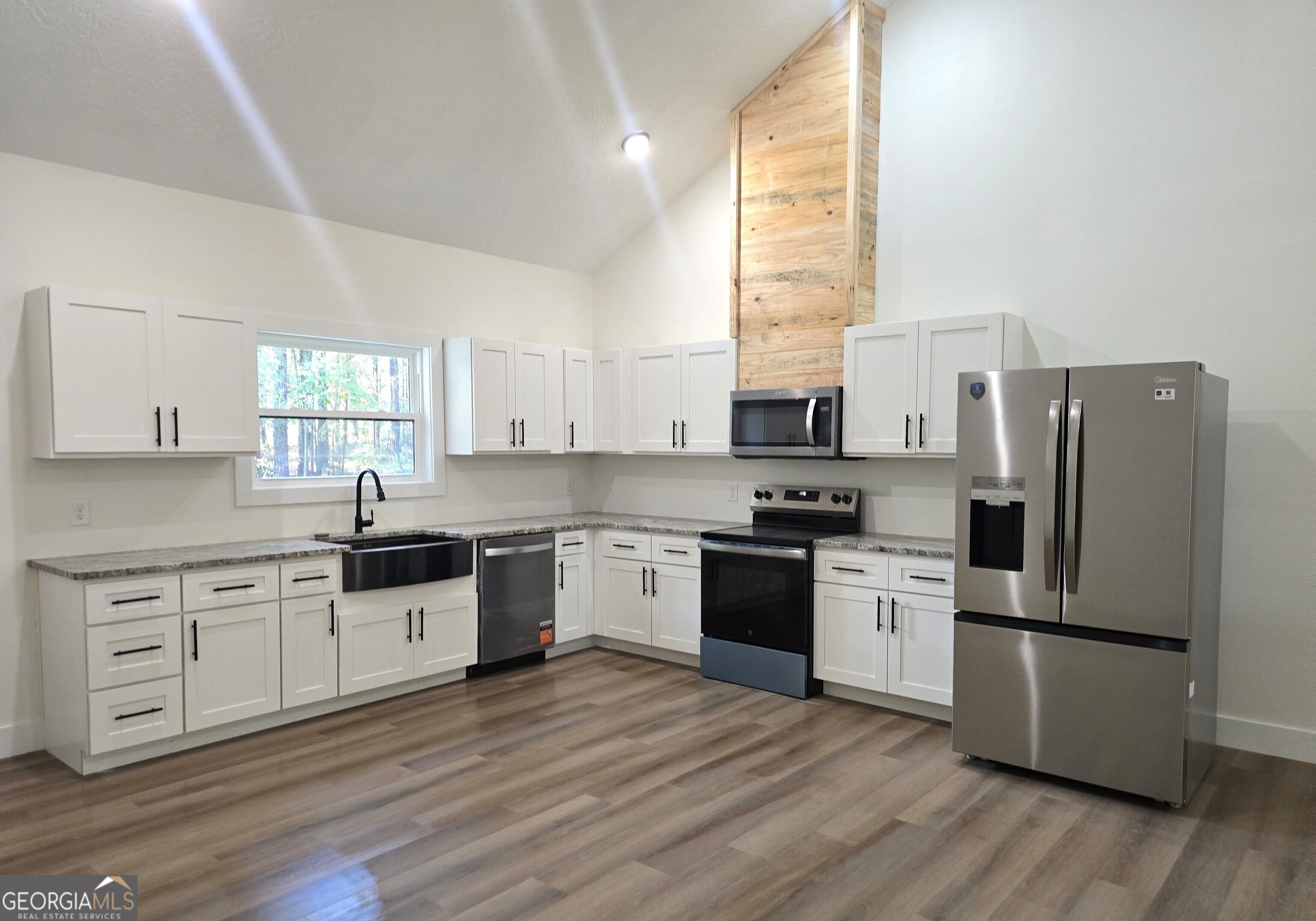 1128 Clarks Bridge Road Property Photo 3