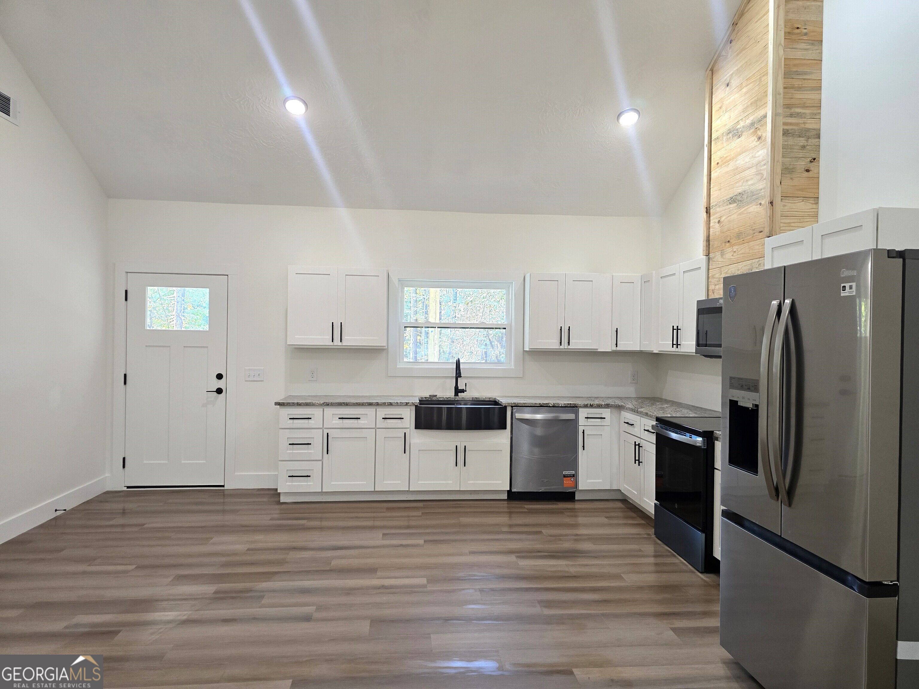 1128 Clarks Bridge Road Property Photo 4