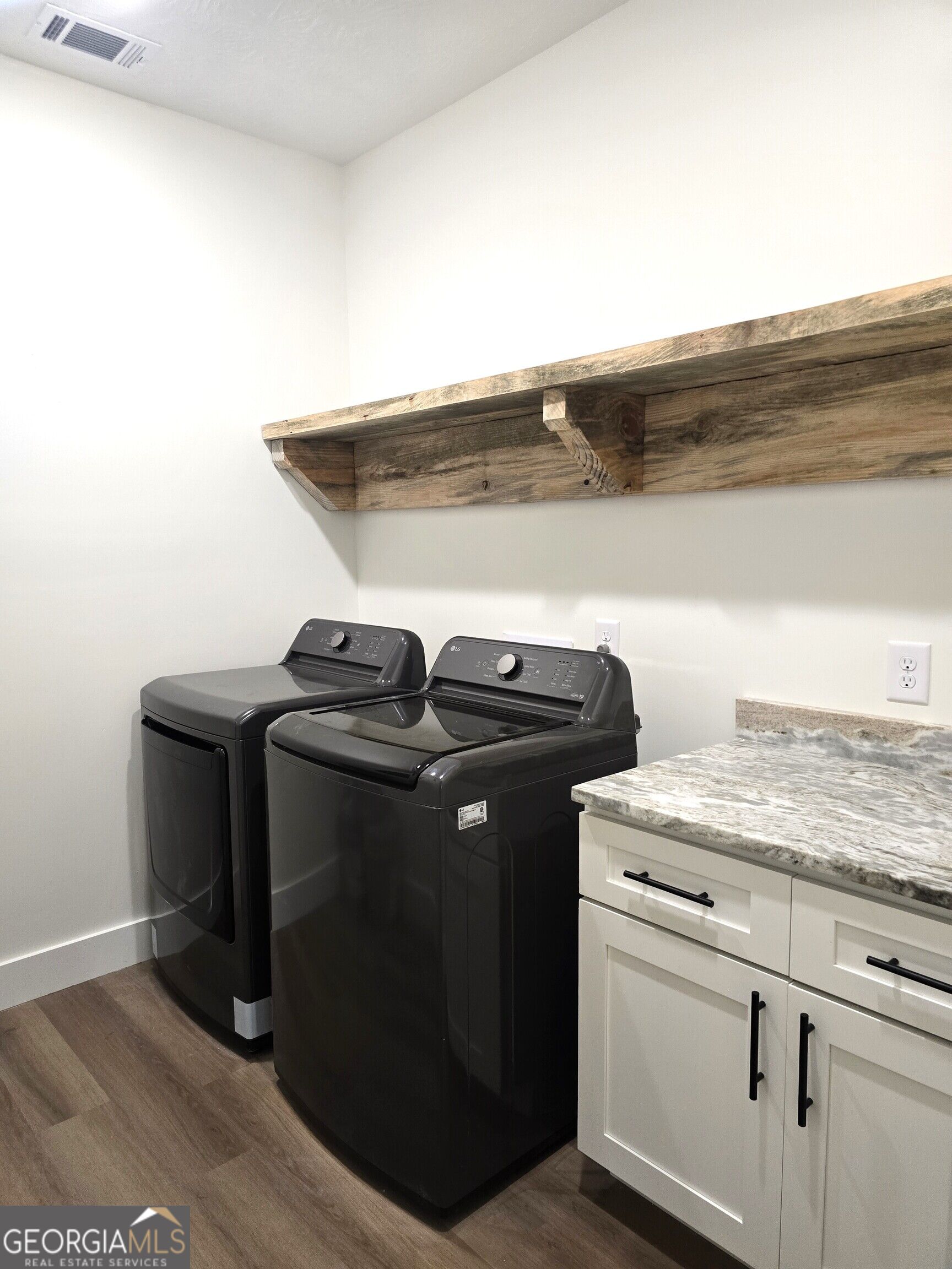 1128 Clarks Bridge Road Property Photo 6