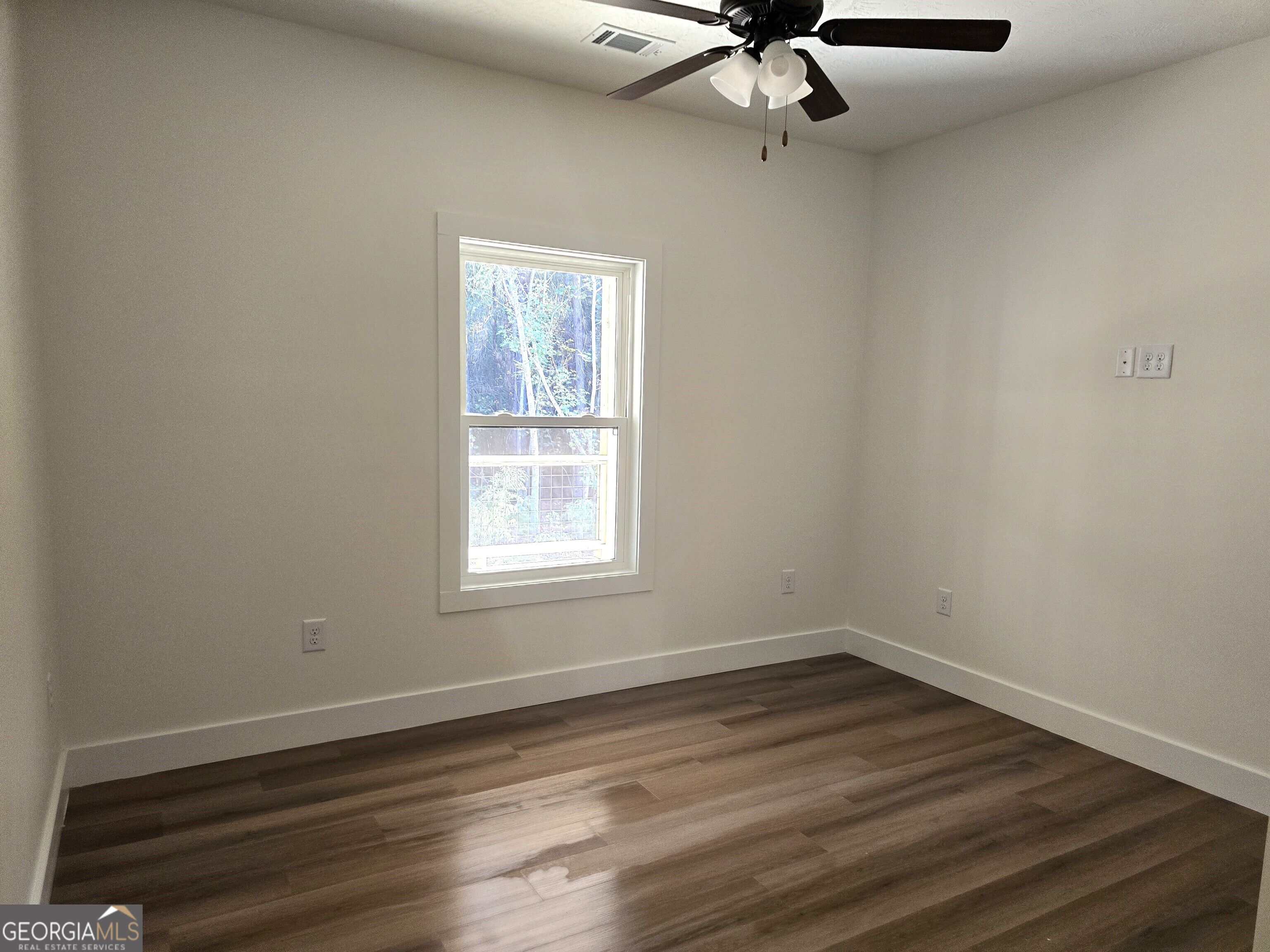 1128 Clarks Bridge Road Property Photo 9
