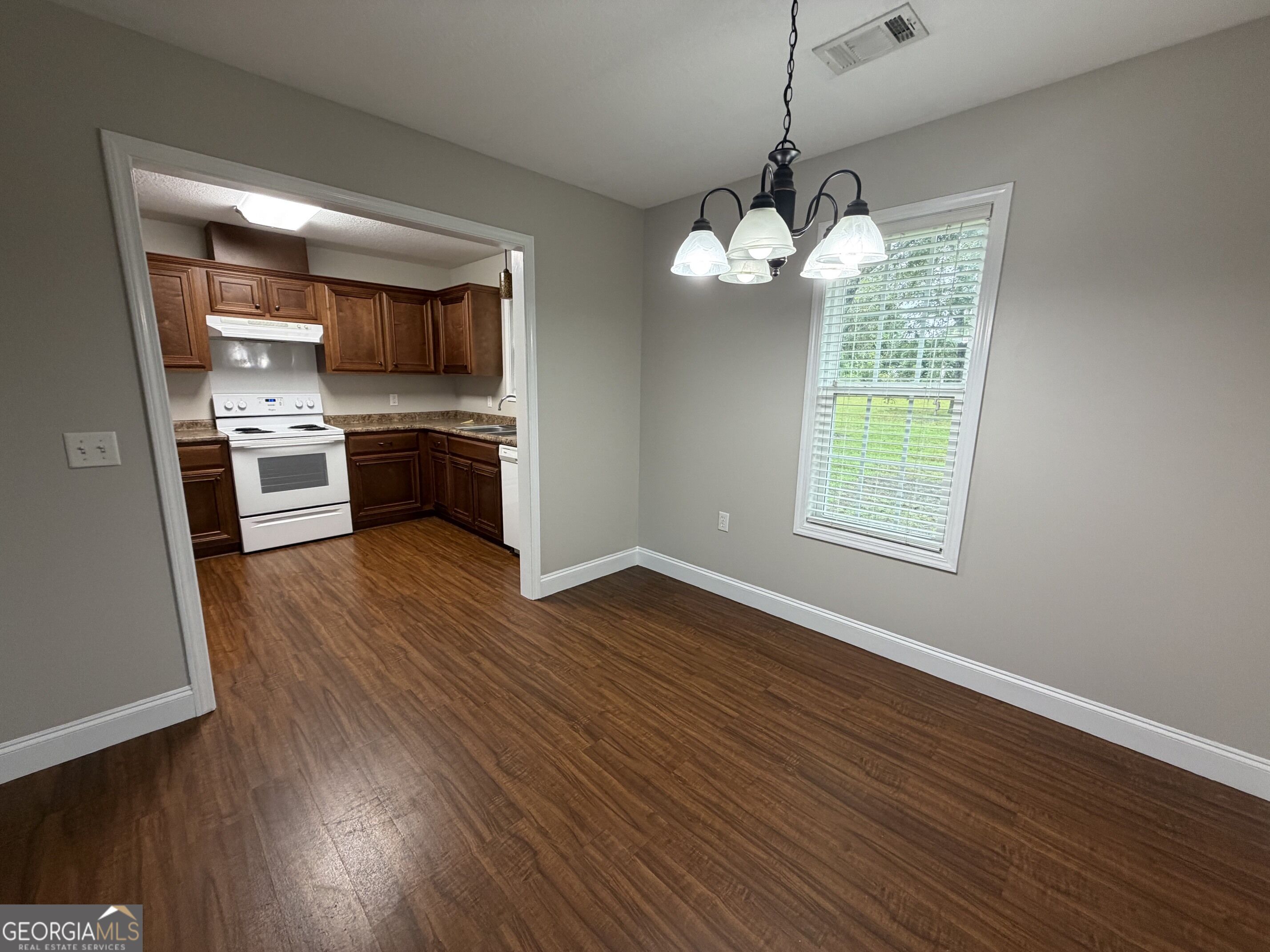1405 S Cheney Property Photo 4
