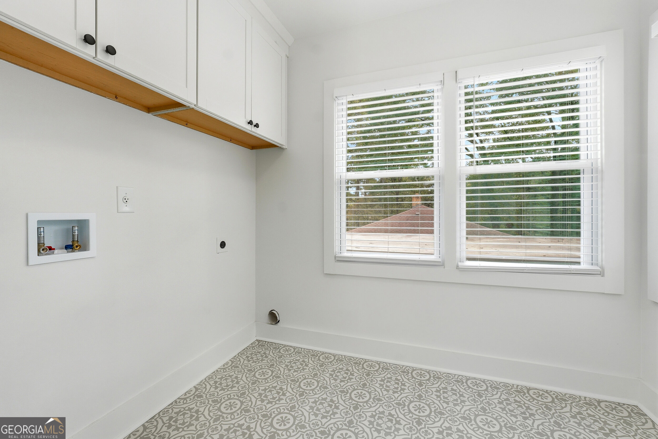 2304 Rugby Lane Property Photo 14