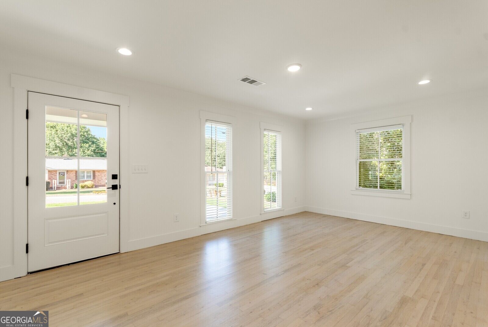 970 Pinedale Drive Property Photo 4