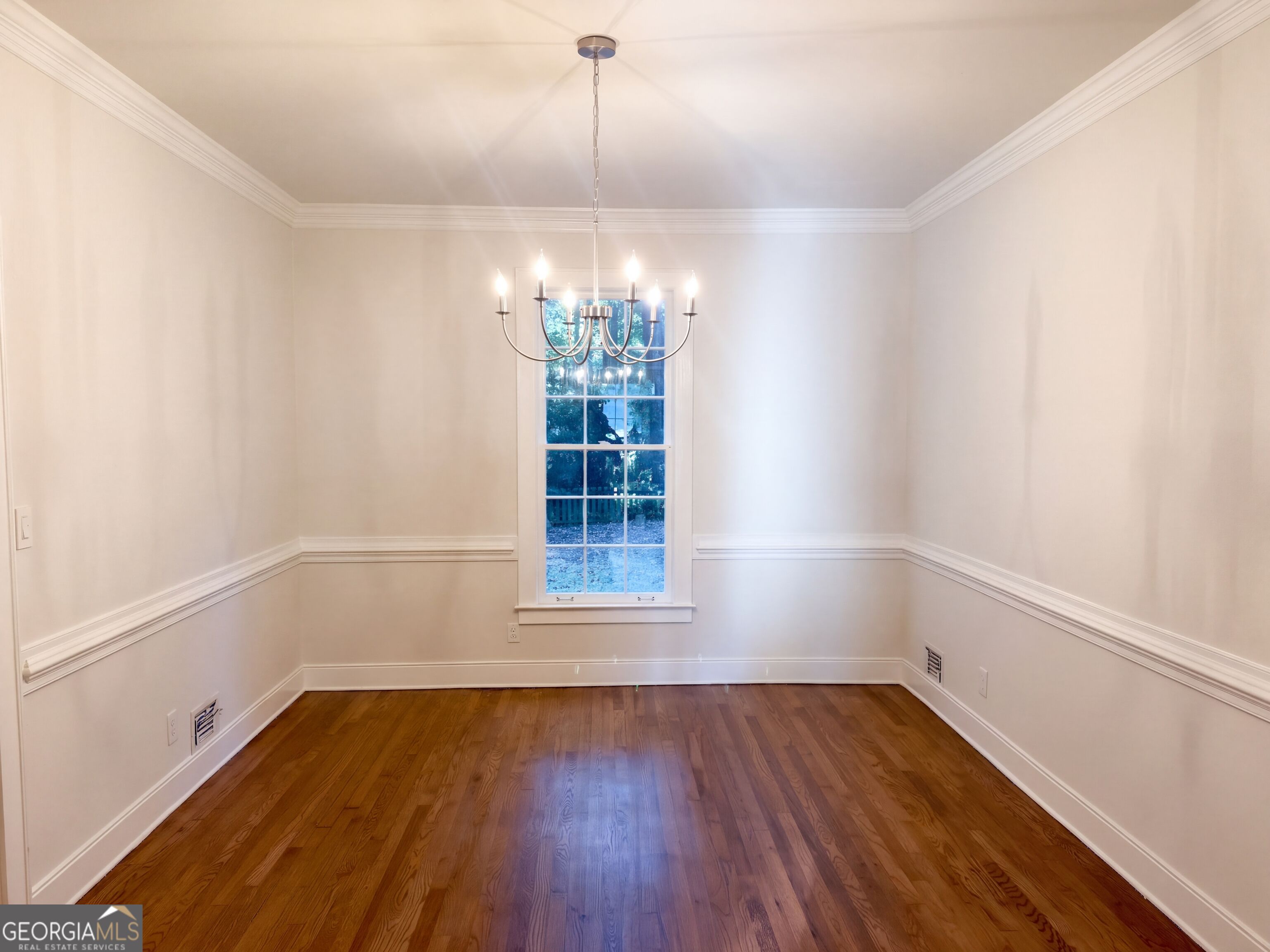 8617 N Shore Drive Property Photo 7