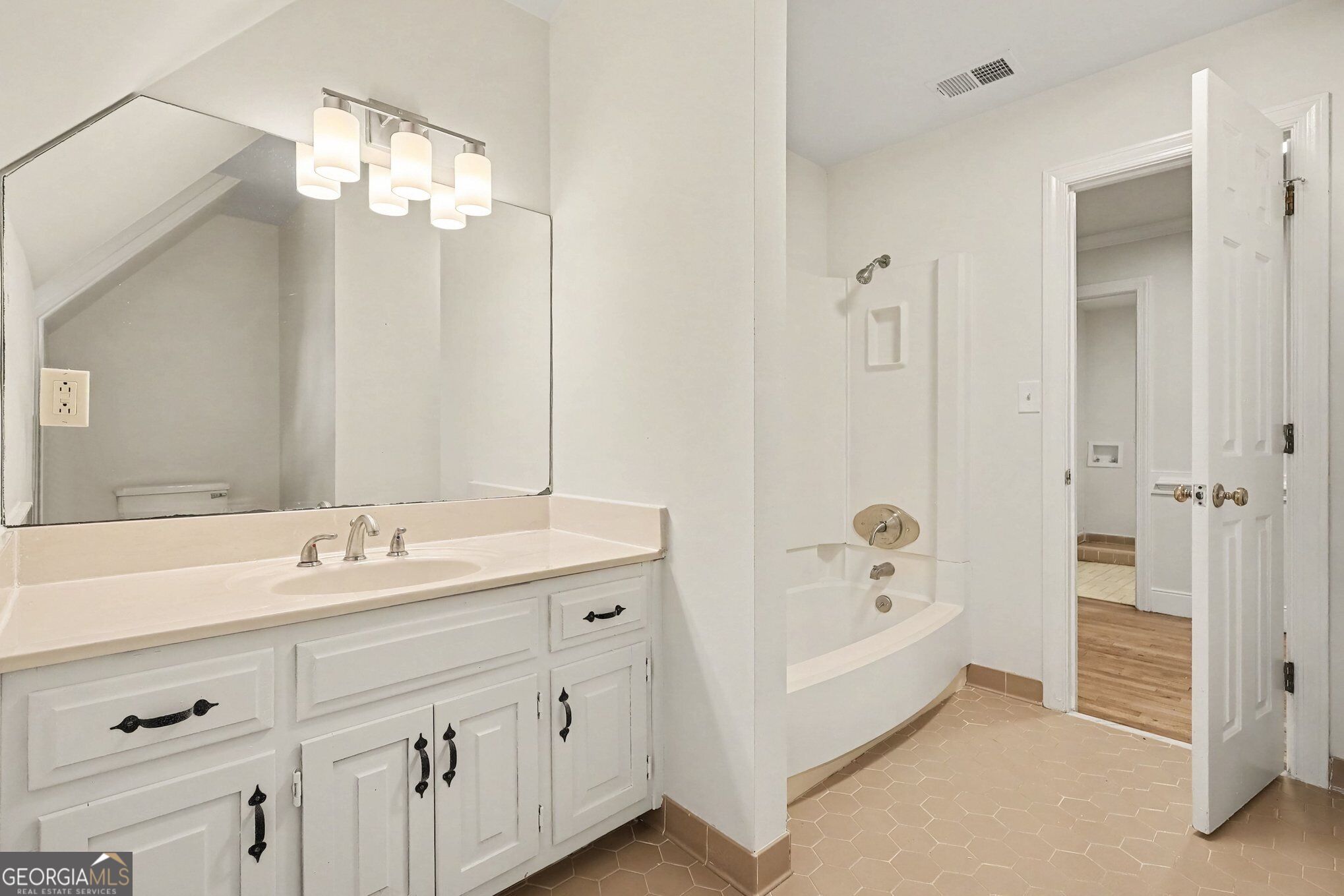 8617 N Shore Drive Property Photo 13