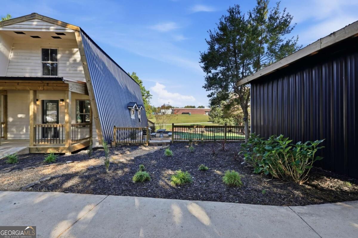 375 Wilbanks Street Property Photo 2