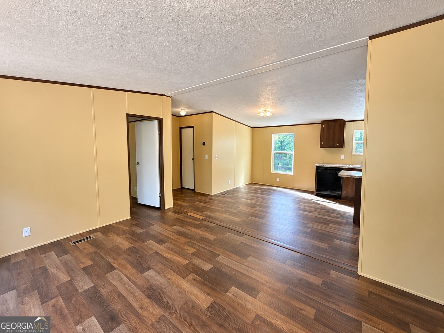 195 Robinson Street Property Photo 2