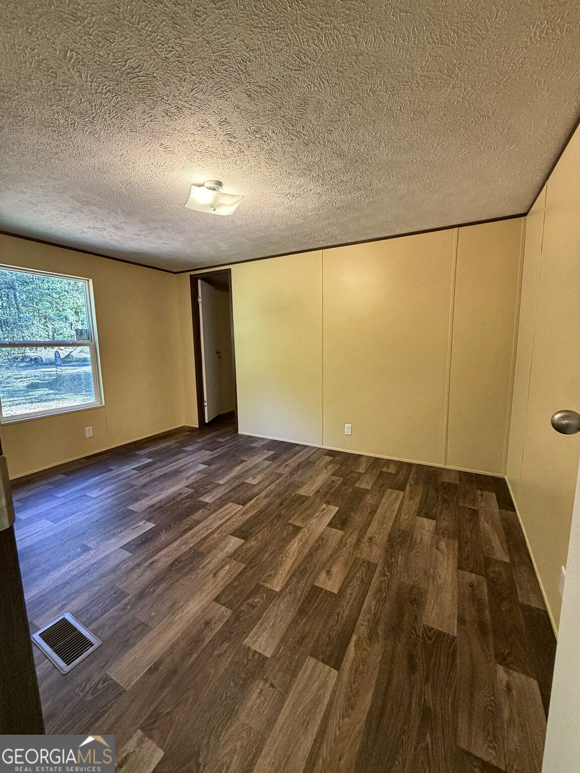 195 Robinson Street Property Photo 6