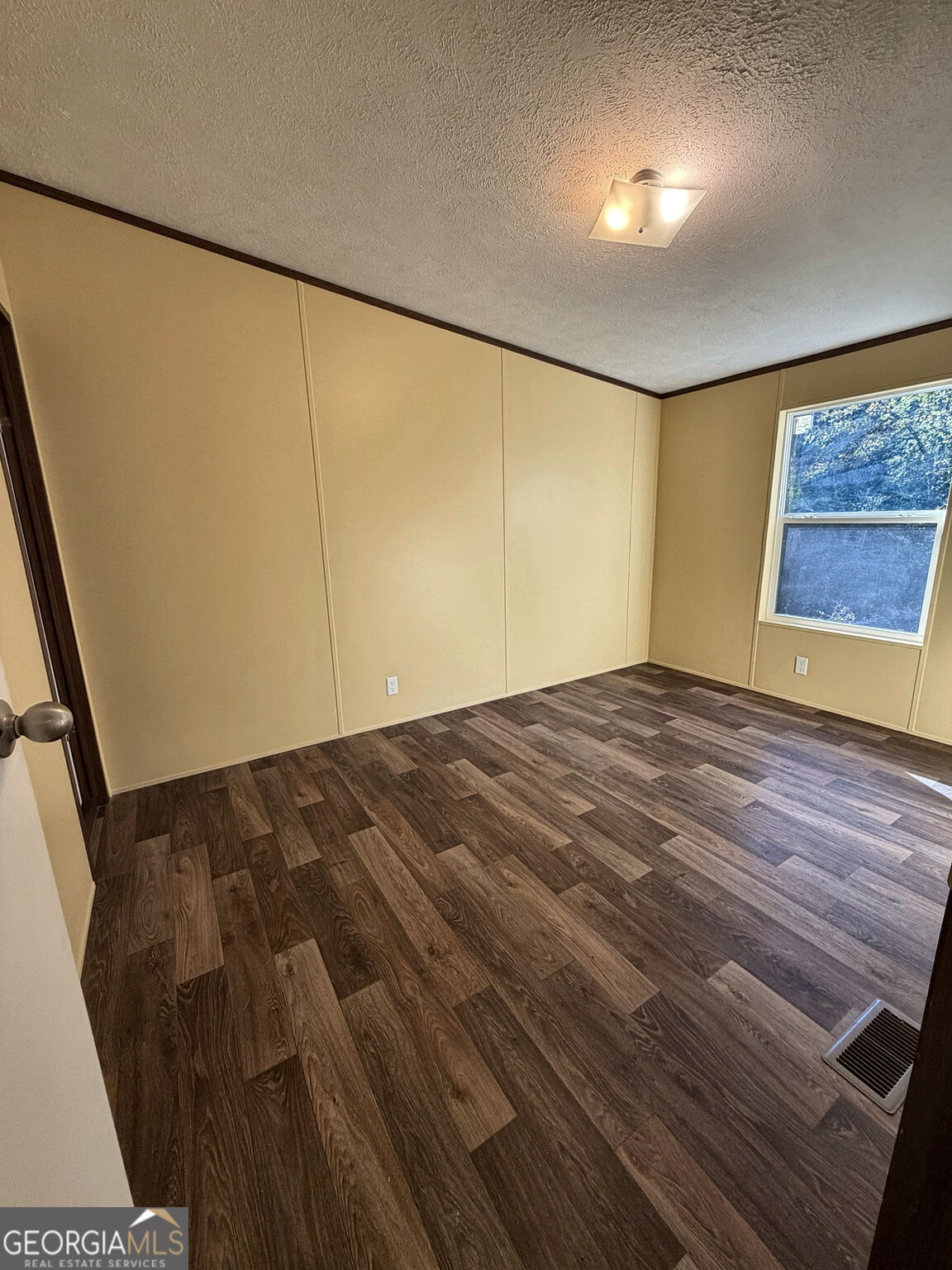 195 Robinson Street Property Photo 7