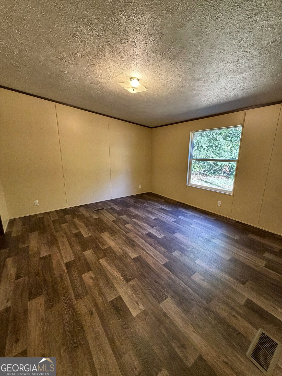 195 Robinson Street Property Photo 8