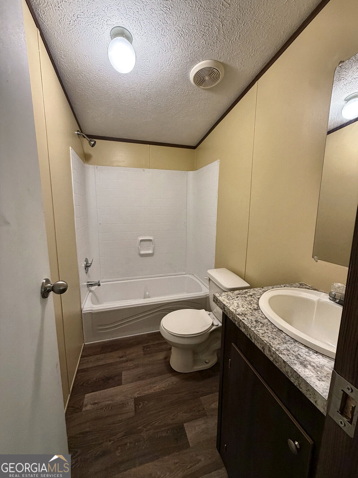 195 Robinson Street Property Photo 9