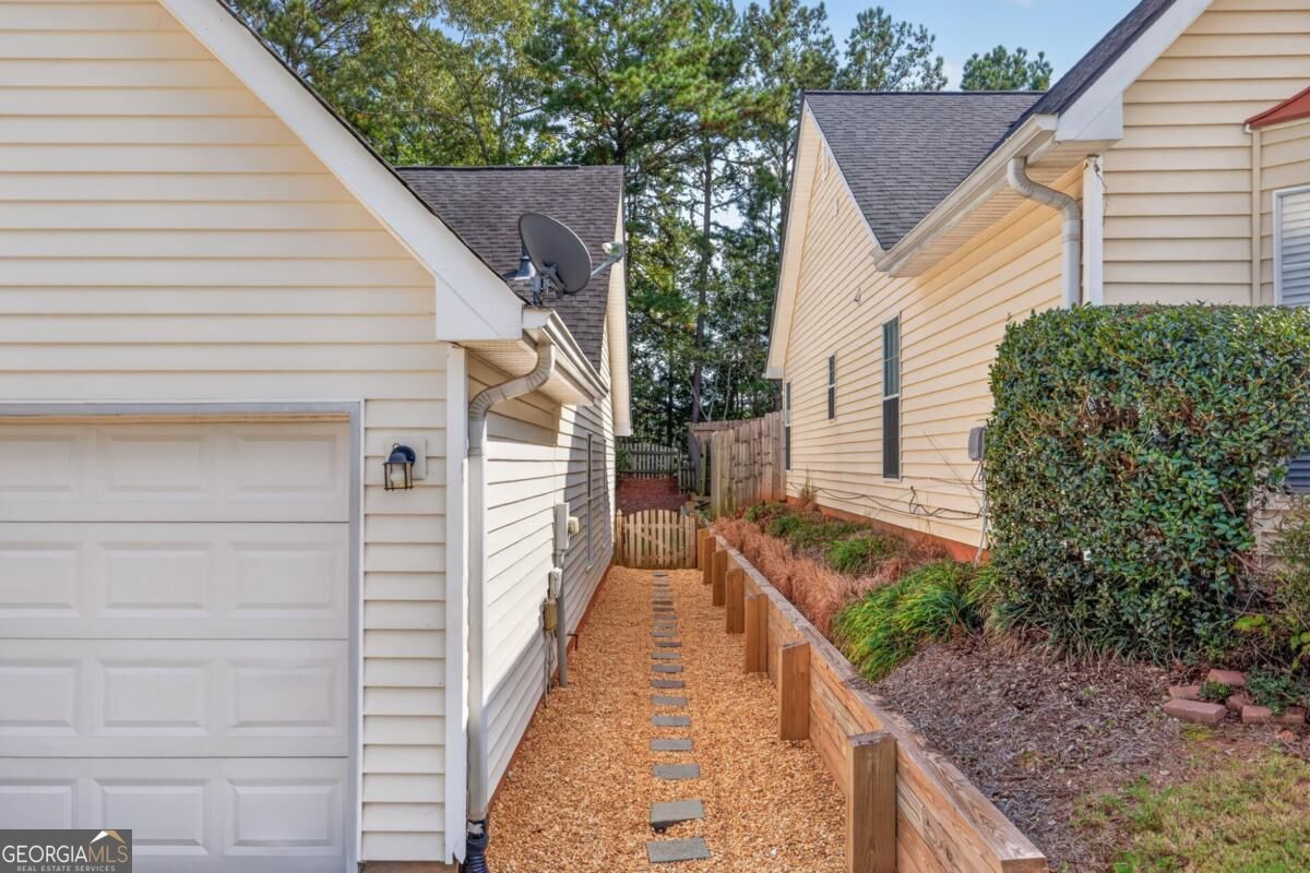 2210 Laurel Pointe Lane Property Photo 4