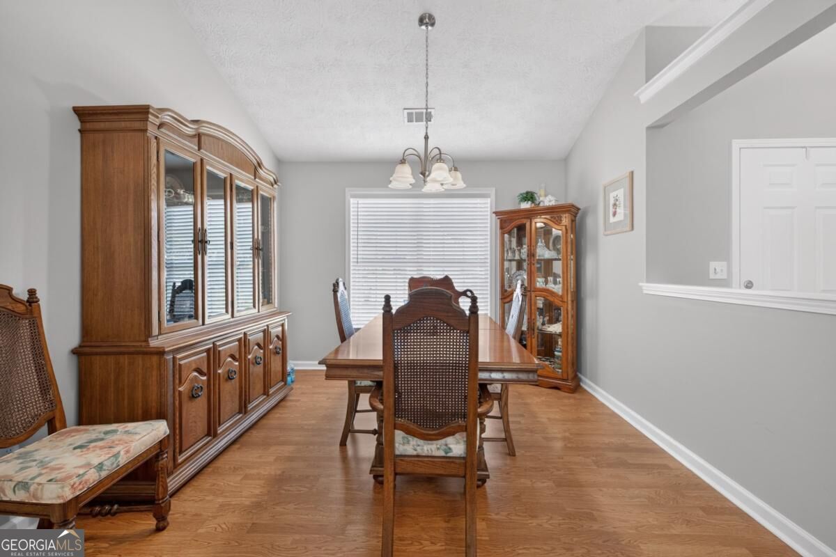 2210 Laurel Pointe Lane Property Photo 6