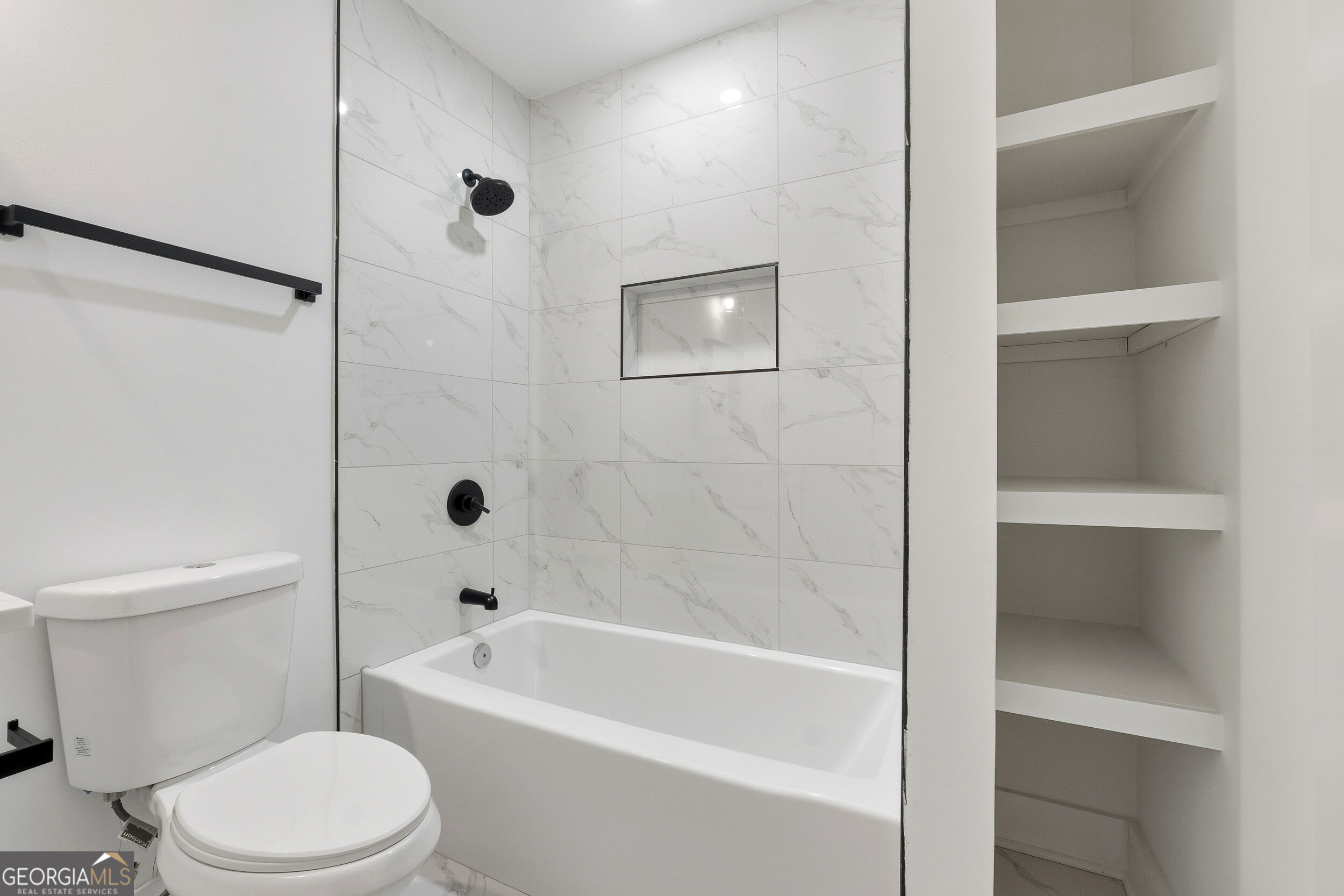 2304 Rugby Lane Property Photo 11