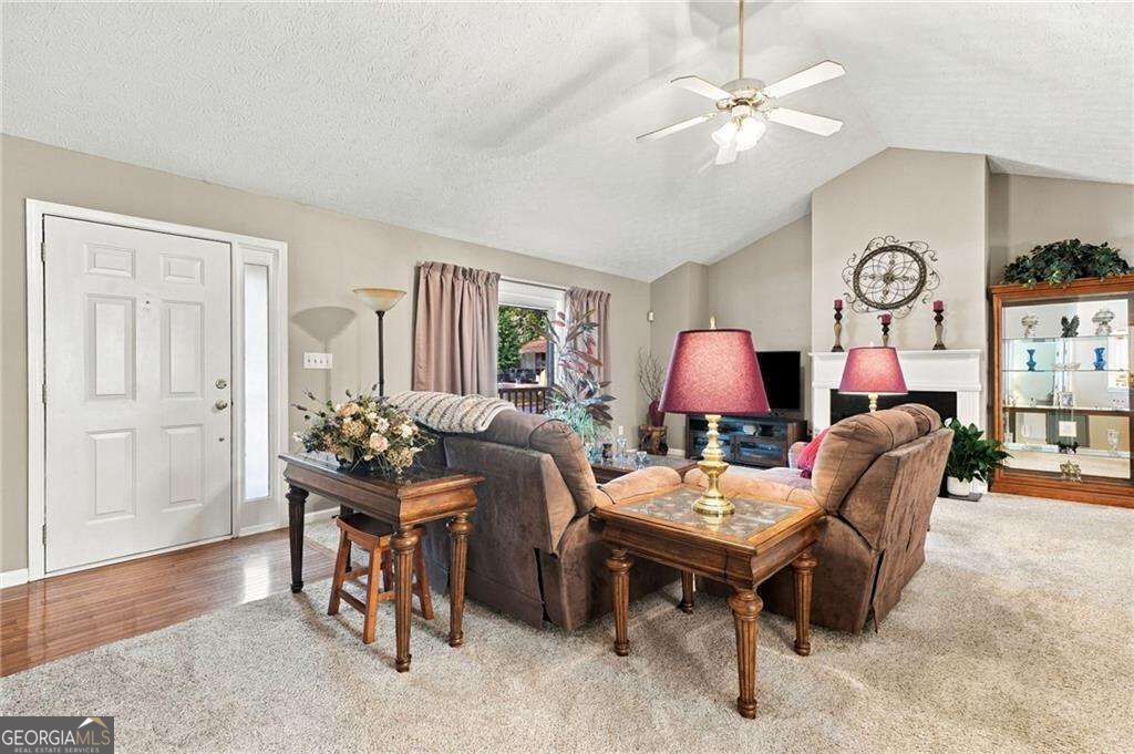 15 Yellowstone Drive Property Photo 2