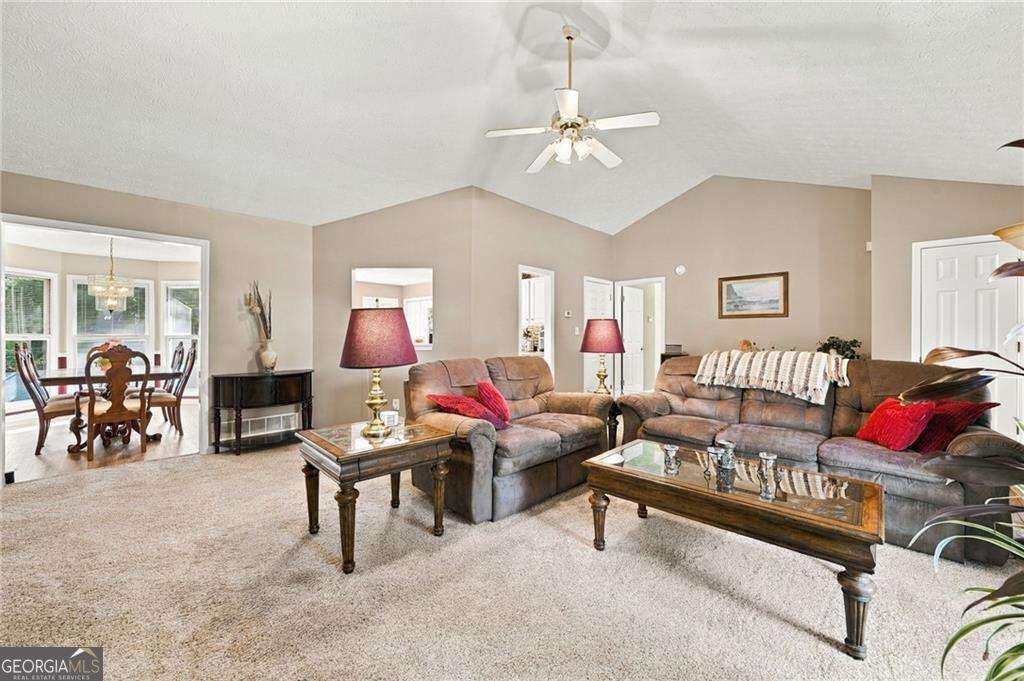 15 Yellowstone Drive Property Photo 5