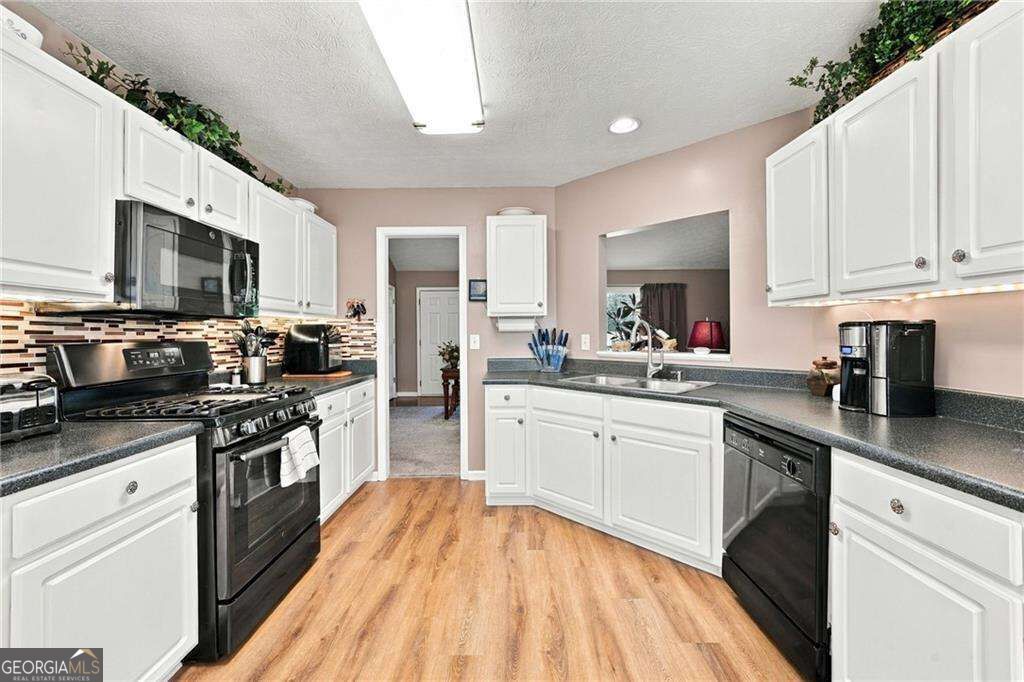 15 Yellowstone Drive Property Photo 9
