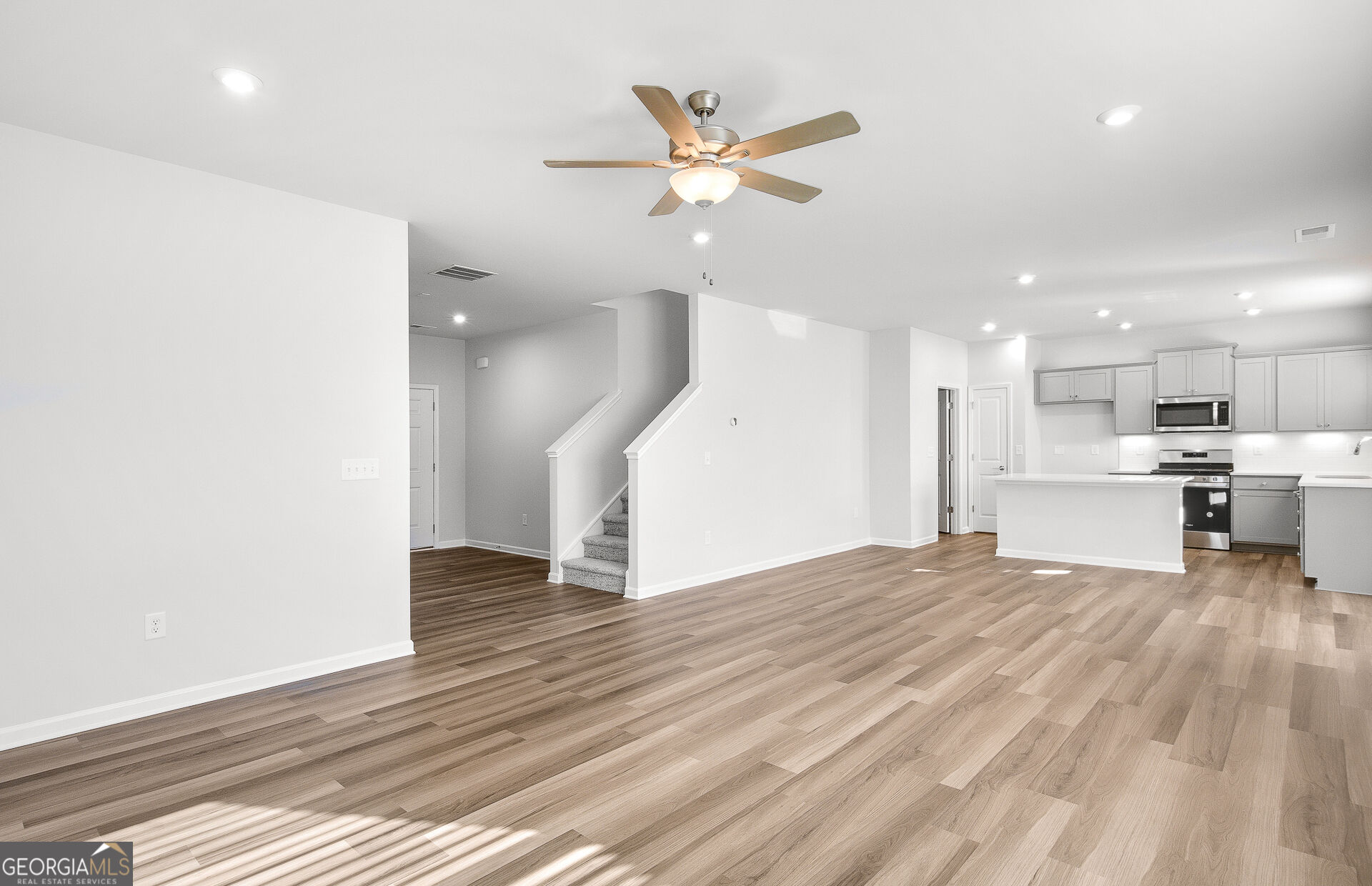 213 Delilah Street Property Photo 8
