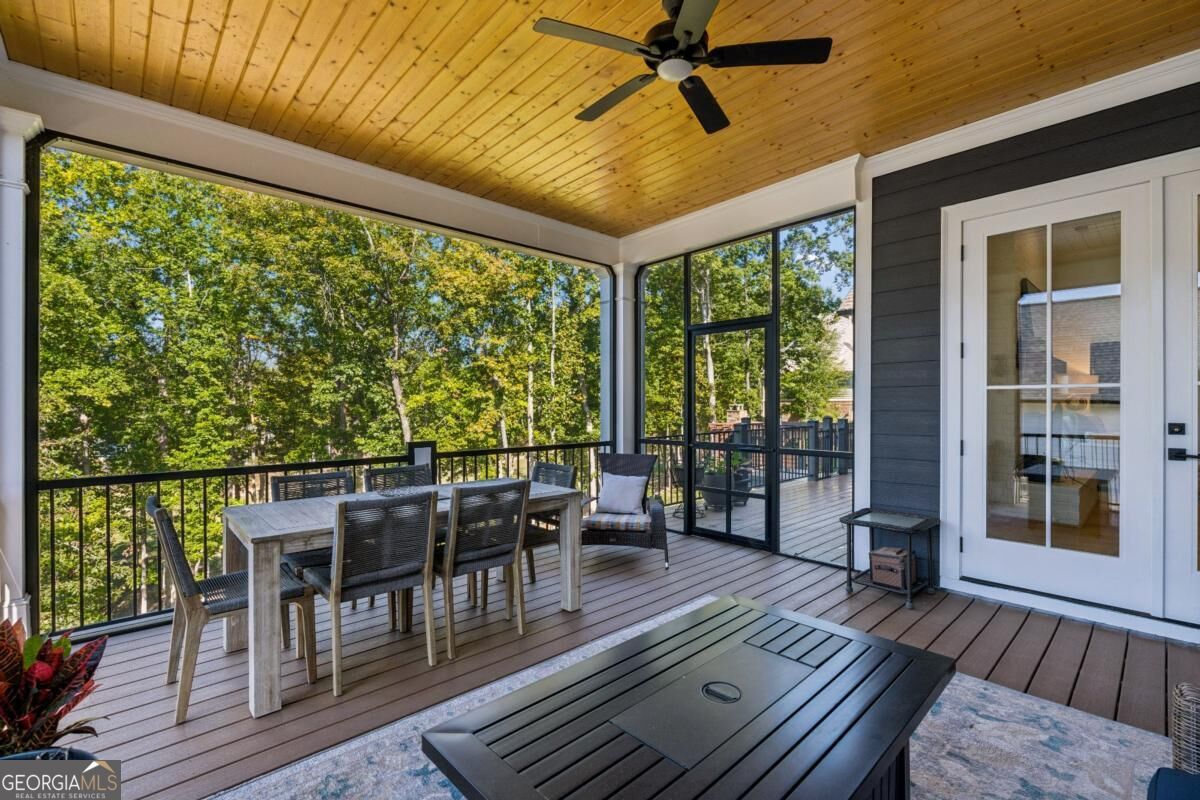 9 Fieldstone Court E Property Photo 3