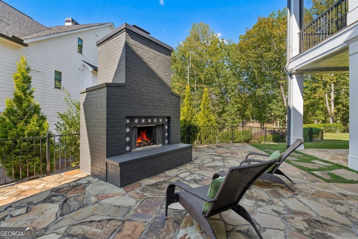 9 Fieldstone Court E Property Photo 4