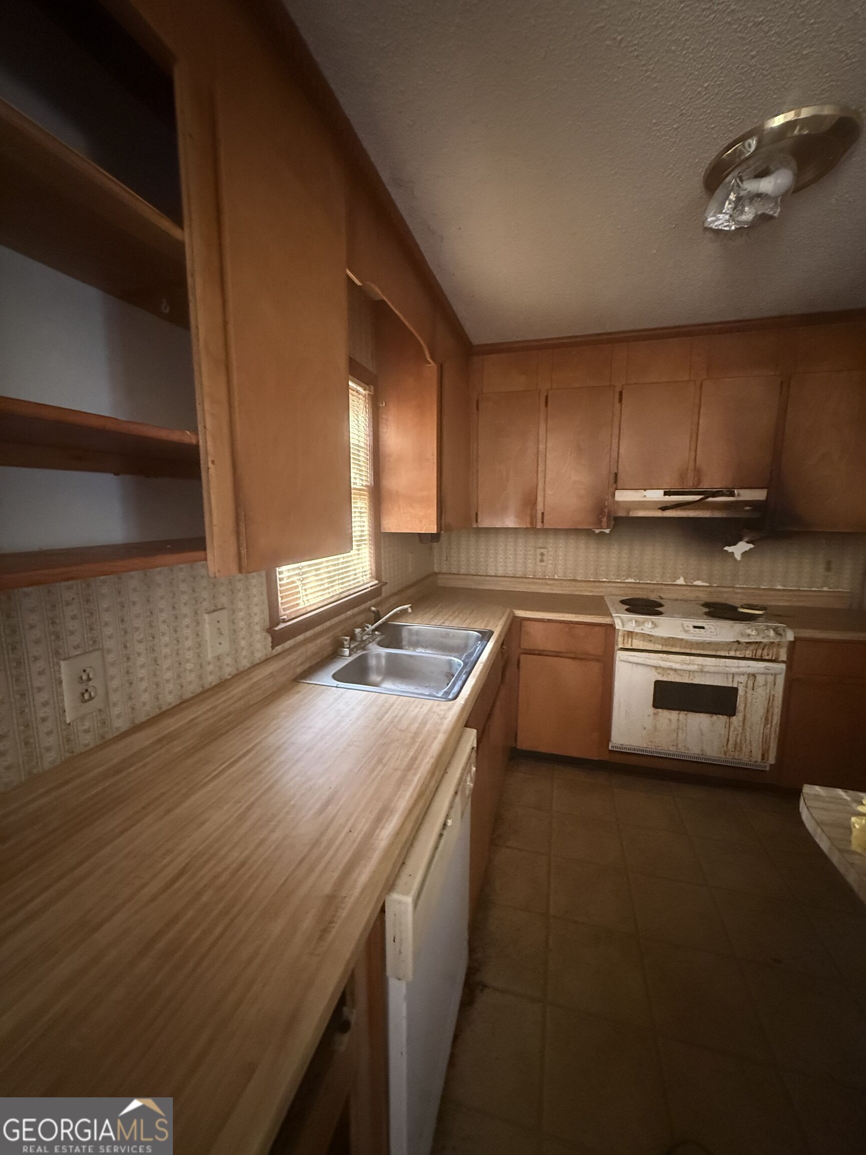 165 Country World Drive Property Photo 2