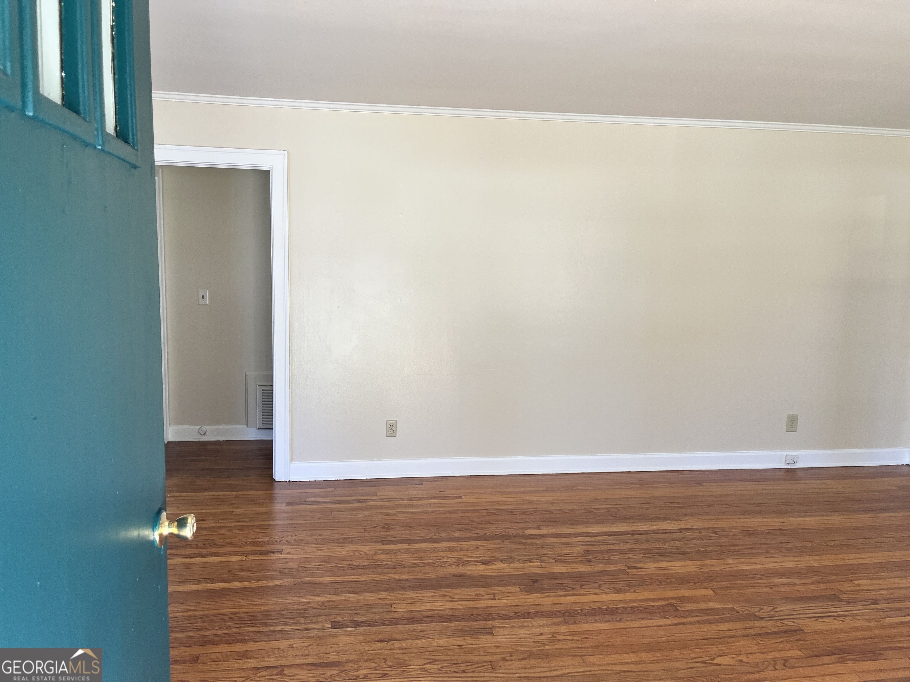16 Ozmore Street Property Photo 4