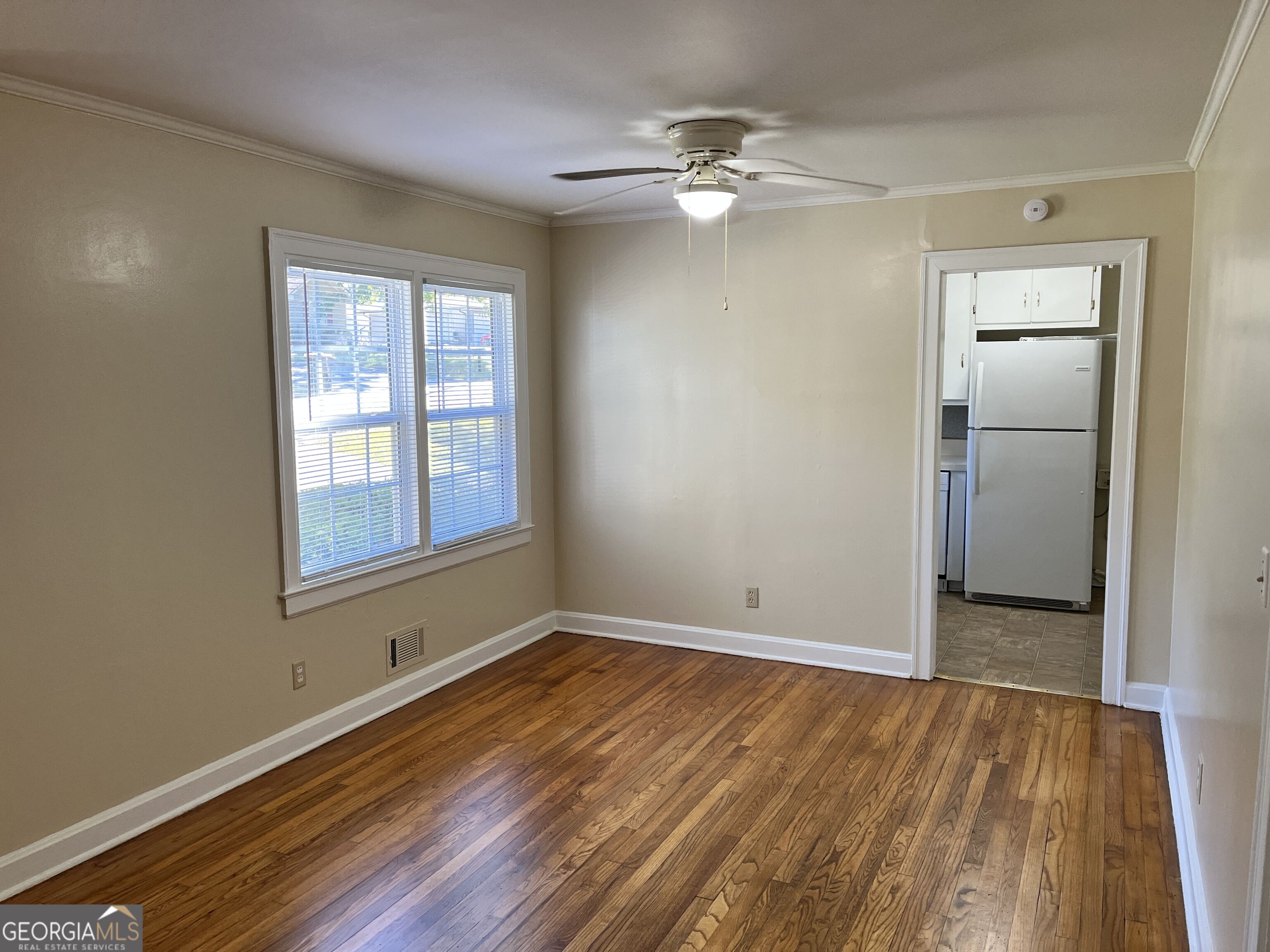 16 Ozmore Street Property Photo 8