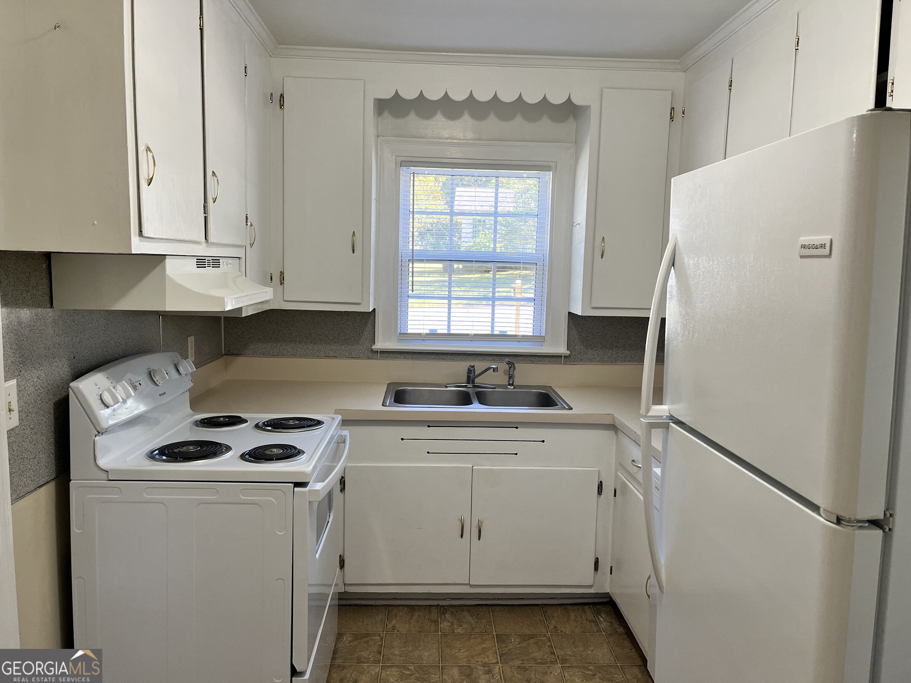16 Ozmore Street Property Photo 11