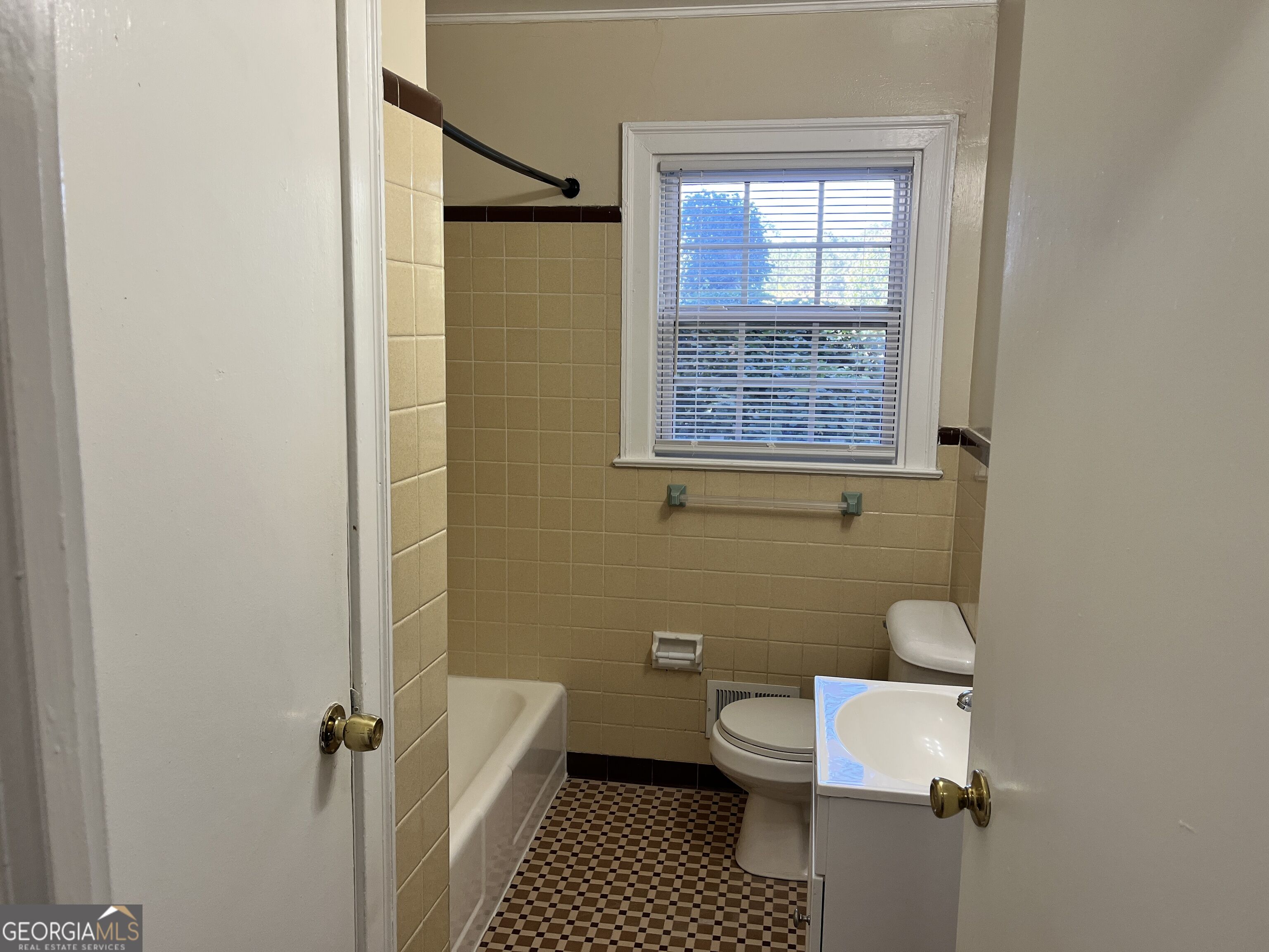 16 Ozmore Street Property Photo 21
