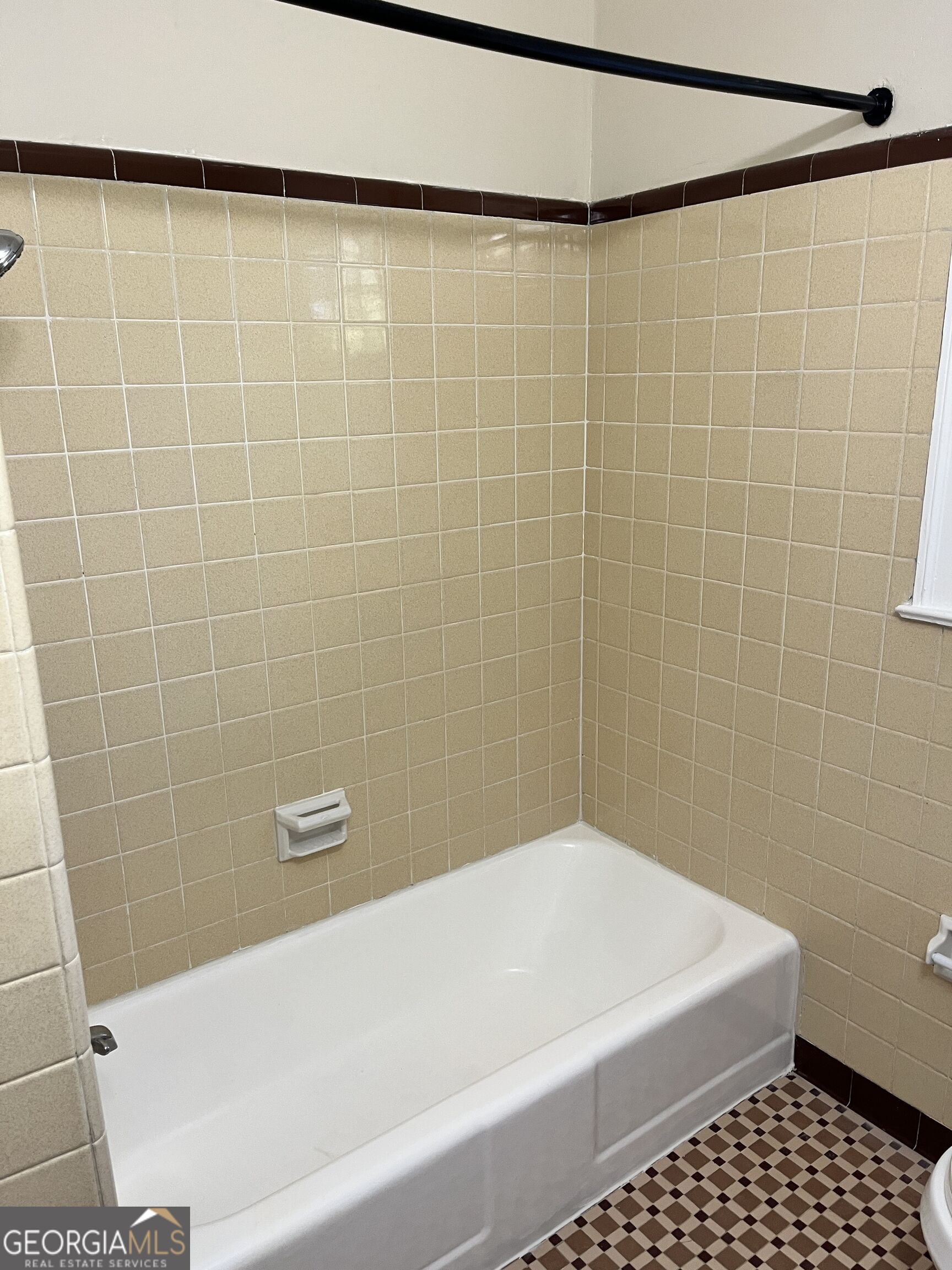 16 Ozmore Street Property Photo 22