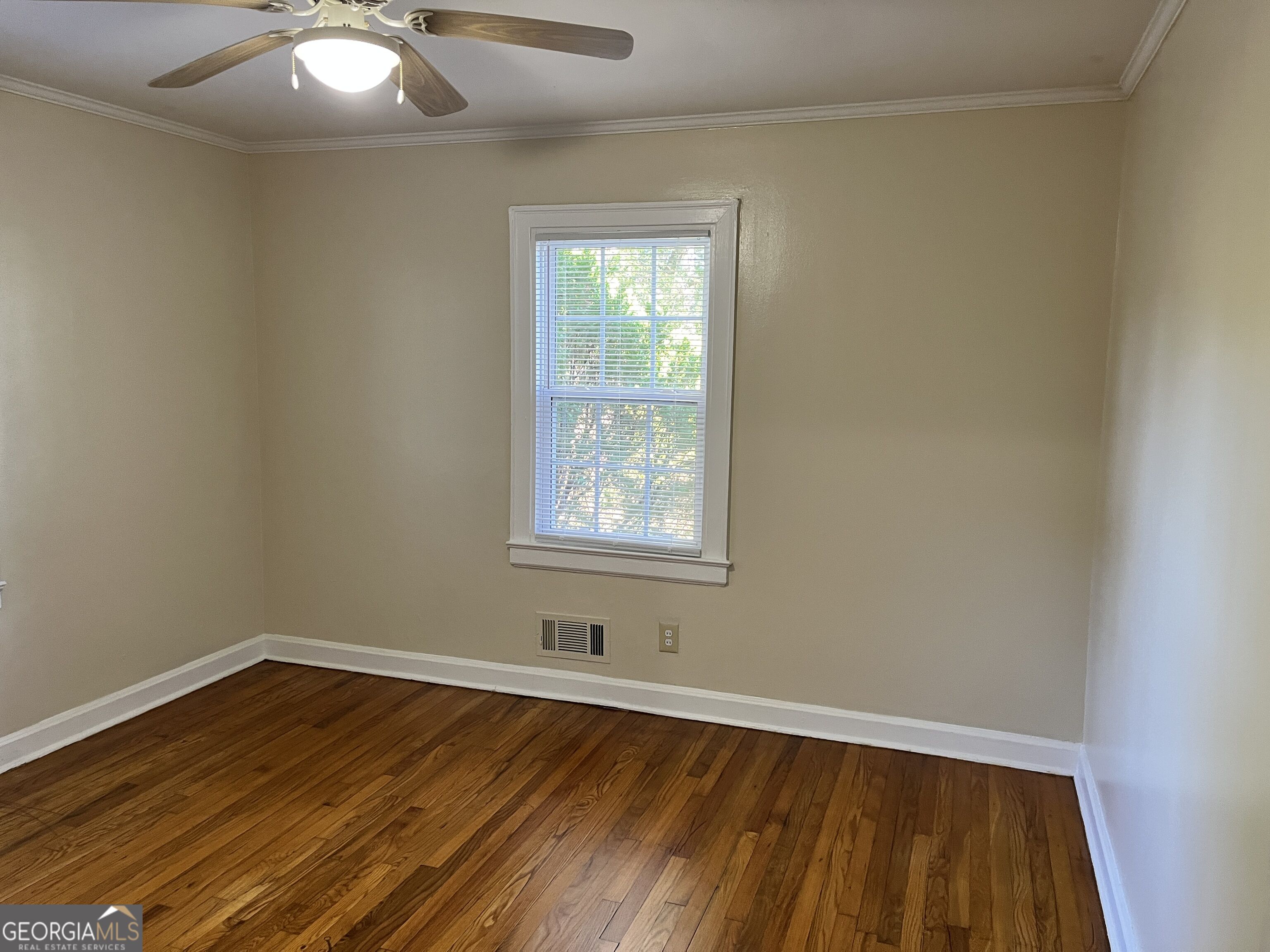 16 Ozmore Street Property Photo 24