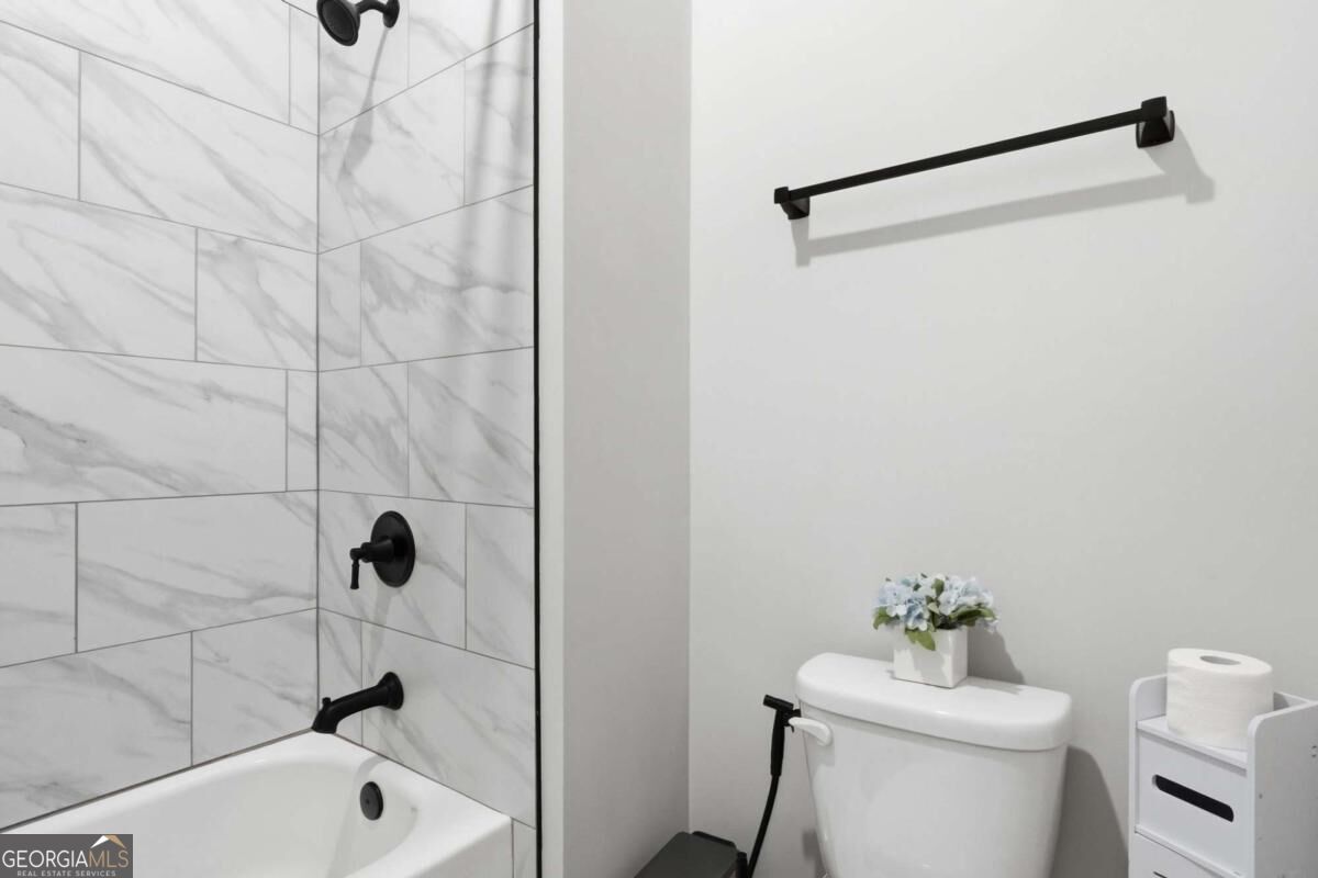 884 Oxford Road Property Photo 26