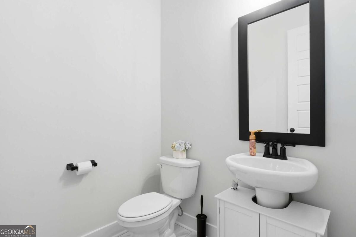 884 Oxford Road Property Photo 40