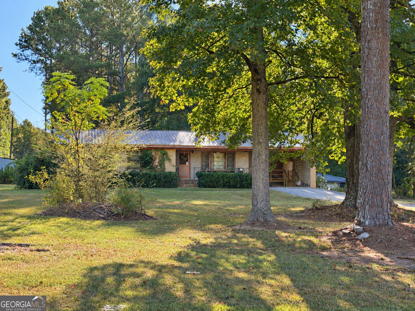 1552 Lexington Highway Property Photo 2