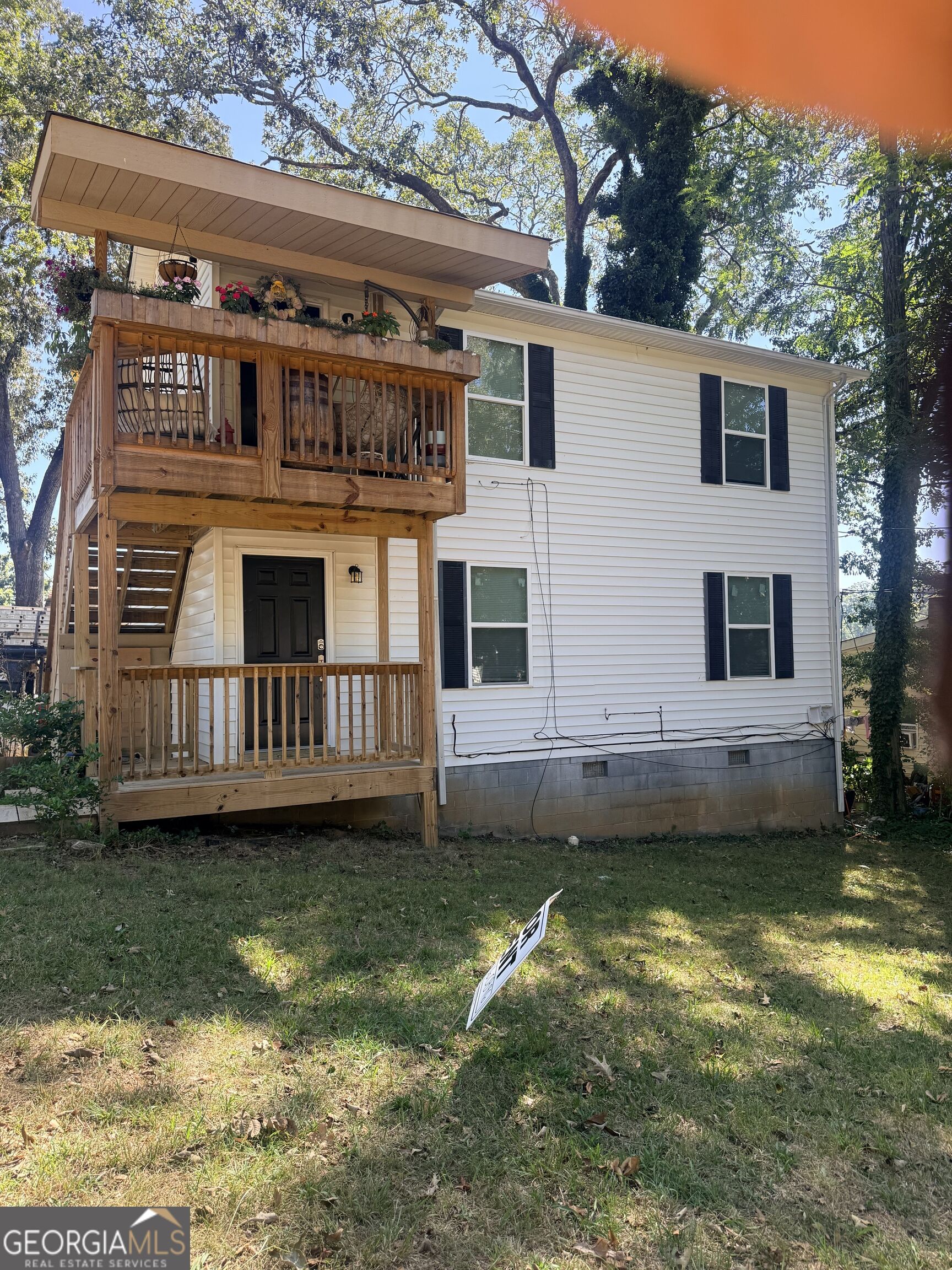999 Rainey Street # A Property Photo 1