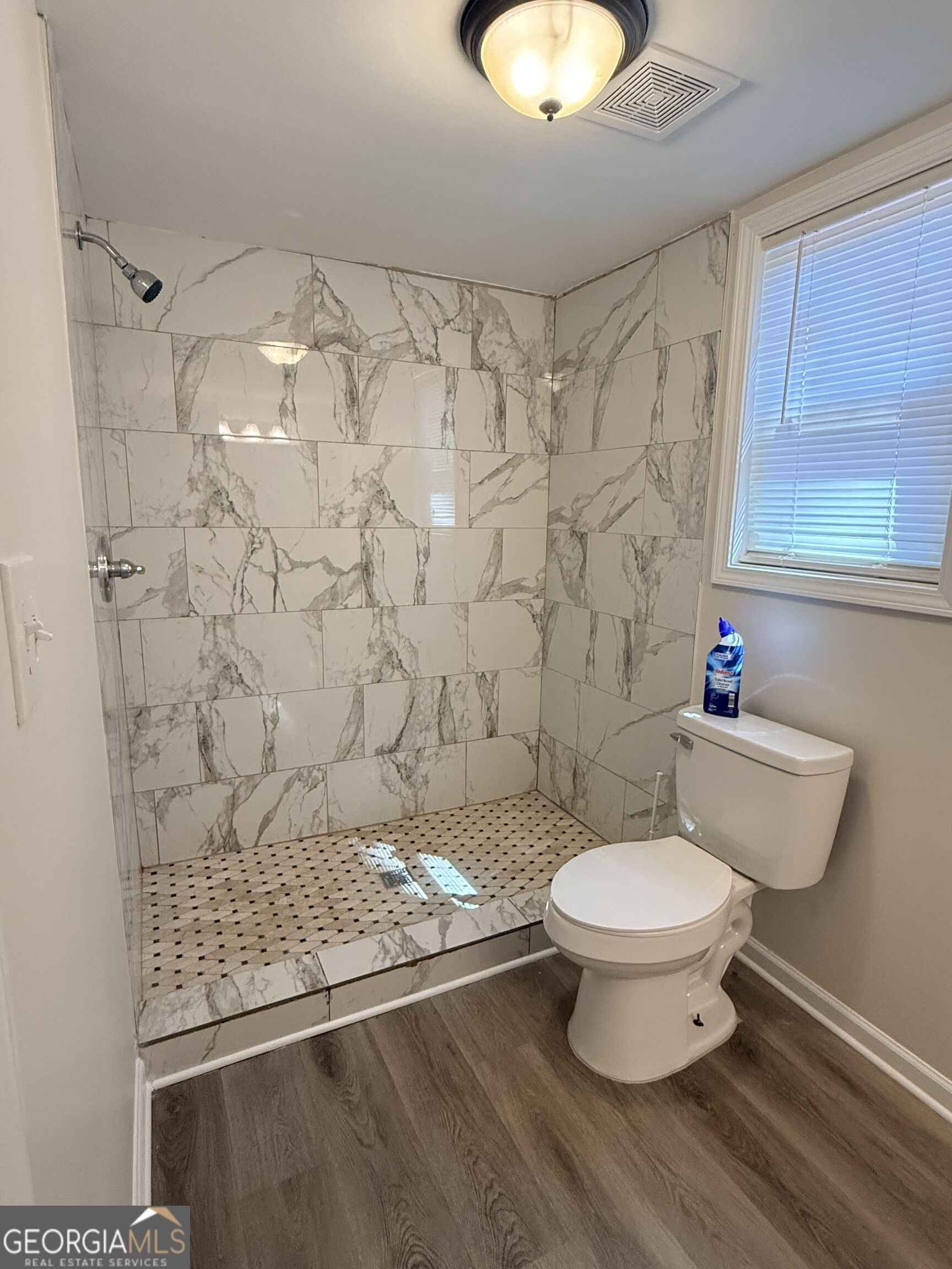 999 Rainey Street # A Property Photo 8