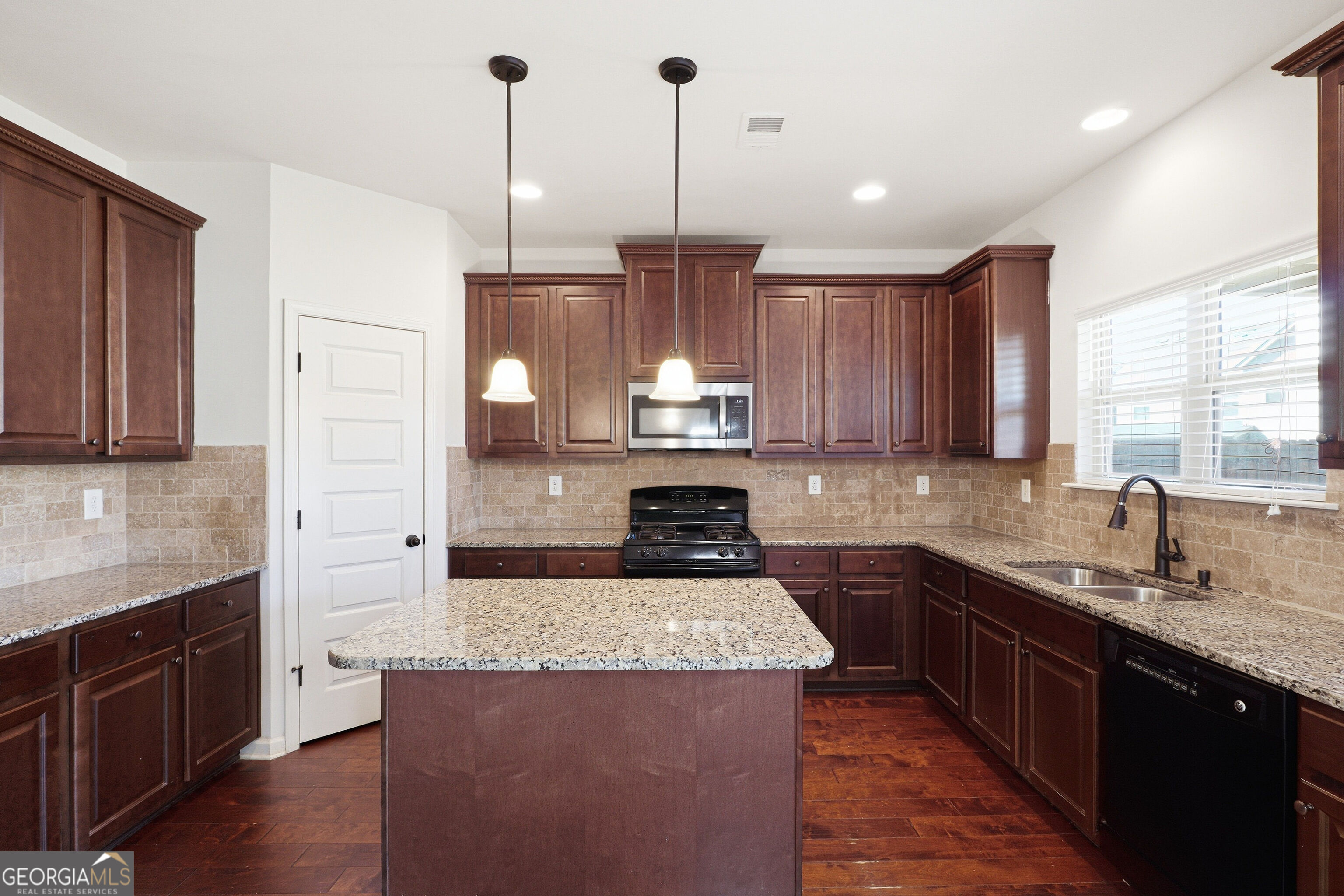 1167 Sly Fox Run Property Photo 2
