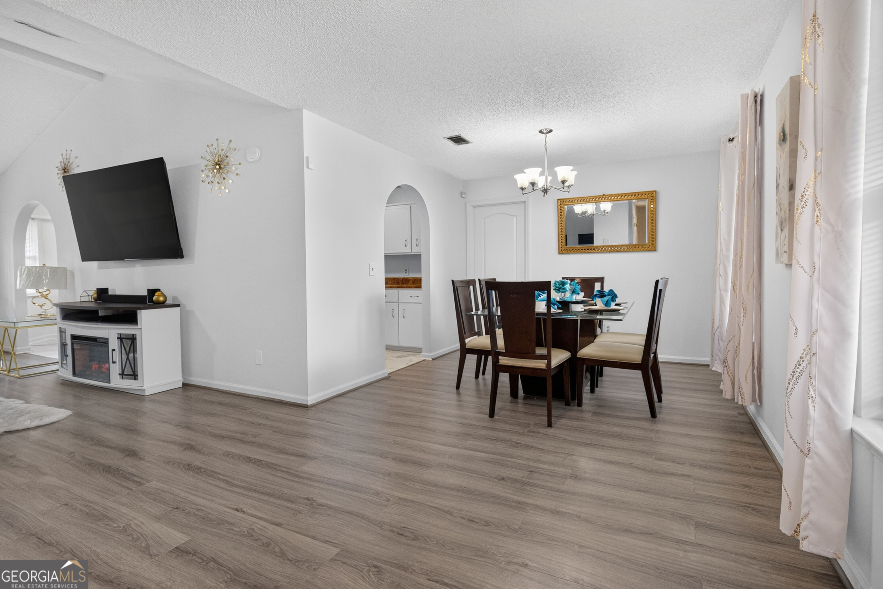 2201 Driftwood Lane Property Photo 5
