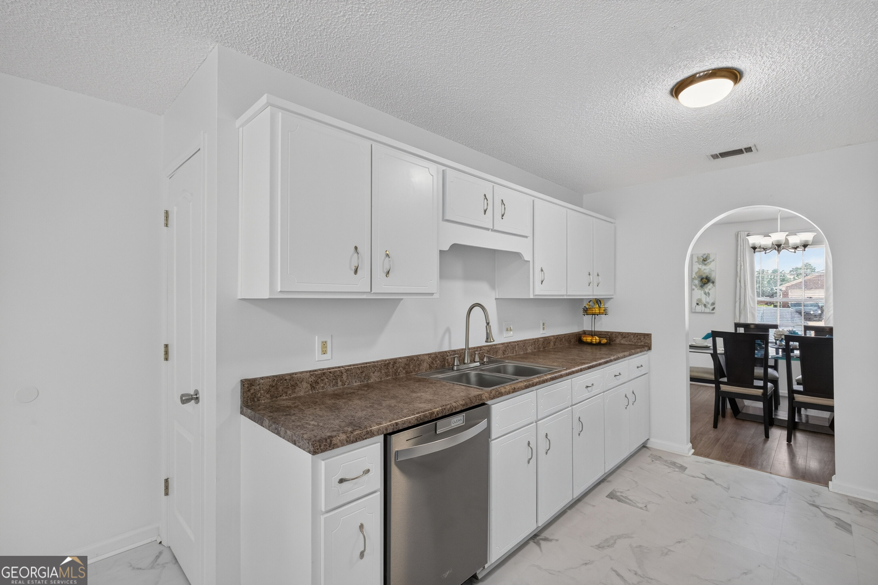 2201 Driftwood Lane Property Photo 9