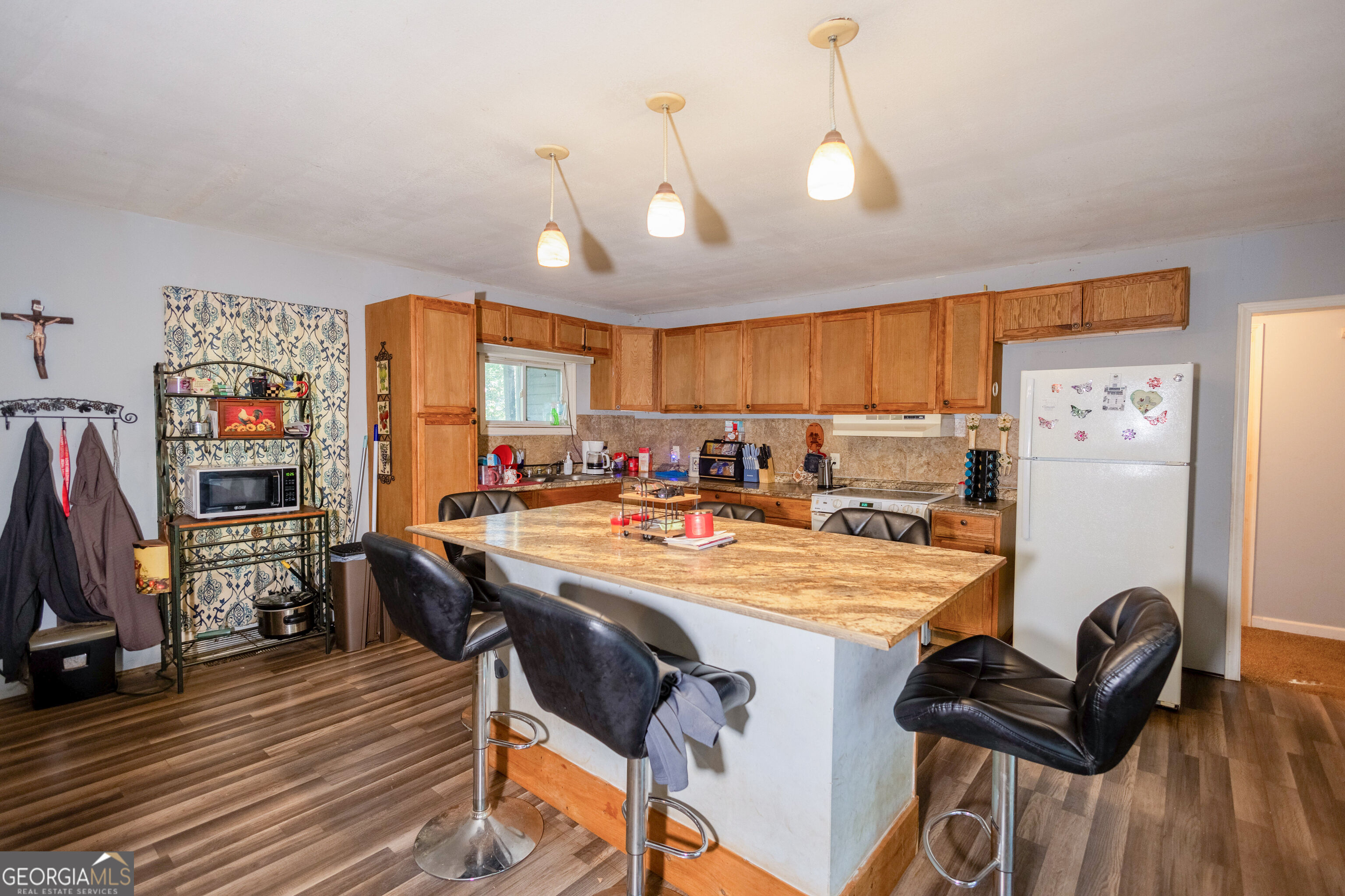 759 Bank's Rd Property Photo 15