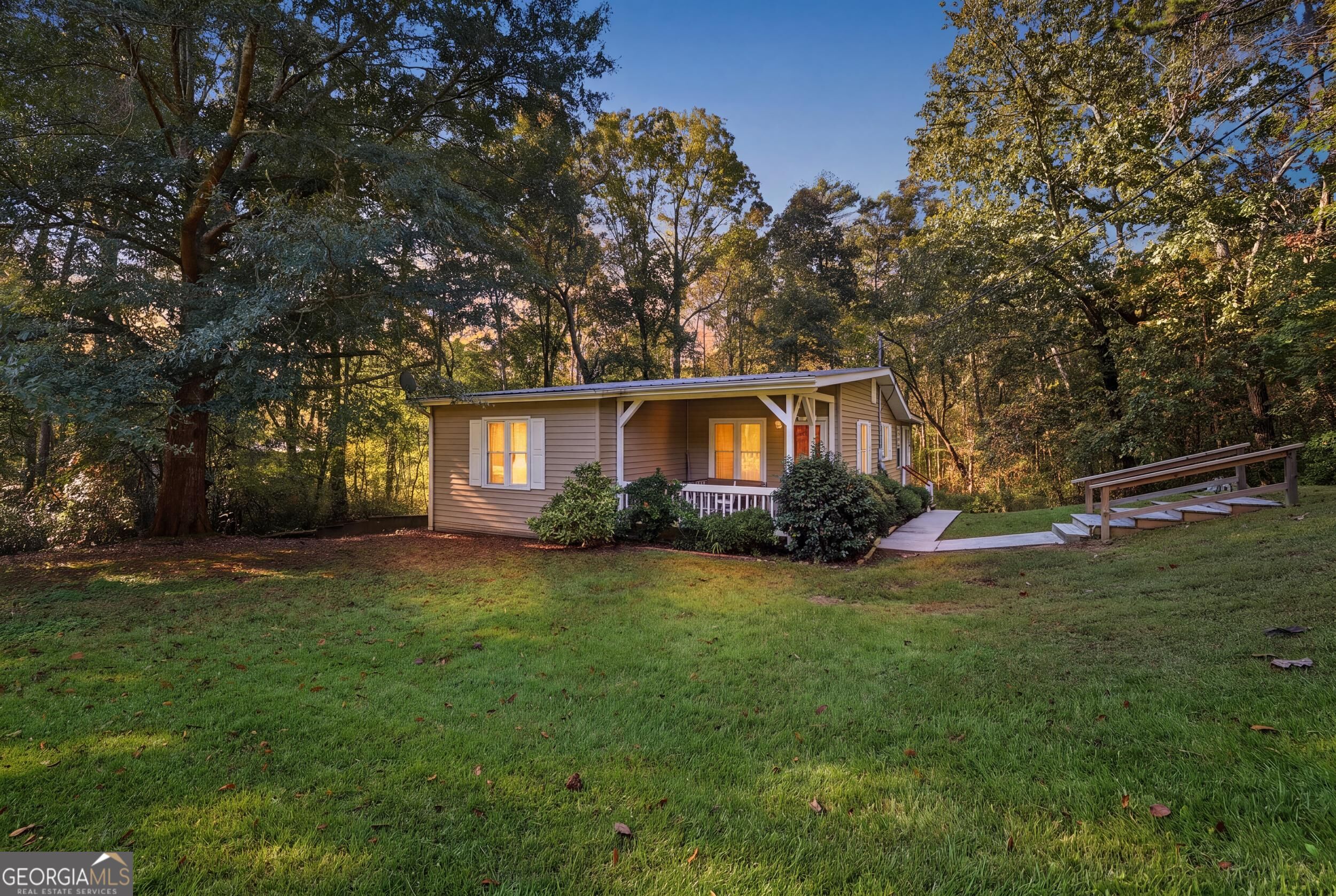 520 Easy Street Property Photo 1