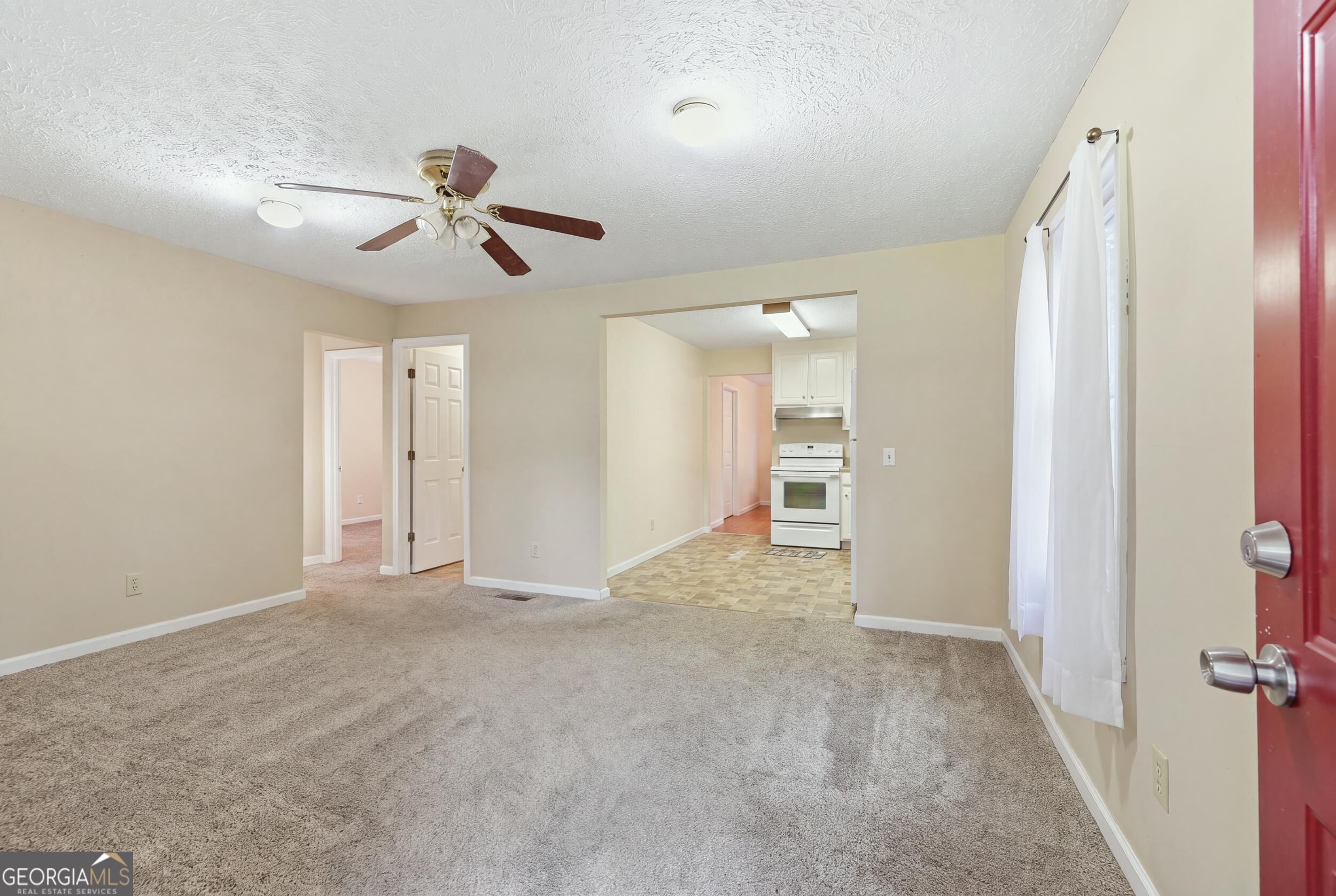 520 Easy Street Property Photo 3