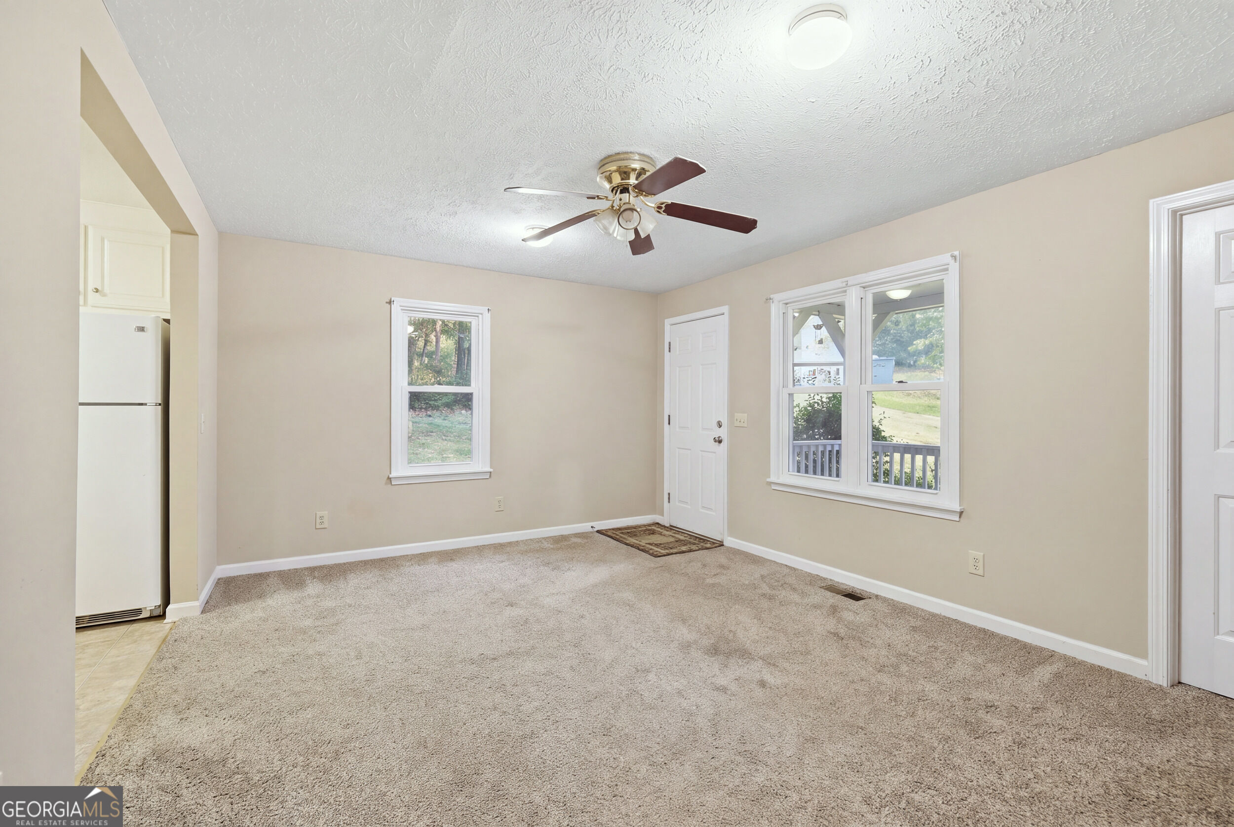 520 Easy Street Property Photo 4