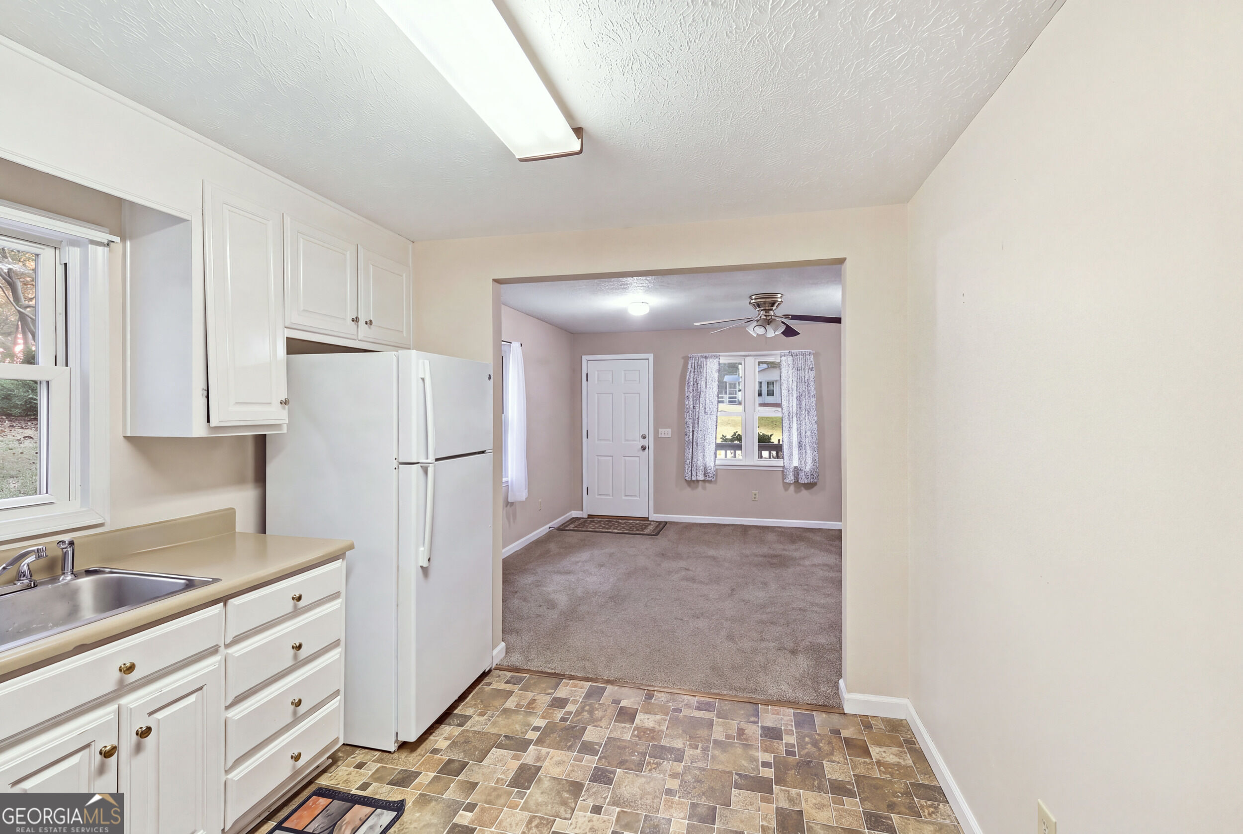 520 Easy Street Property Photo 8