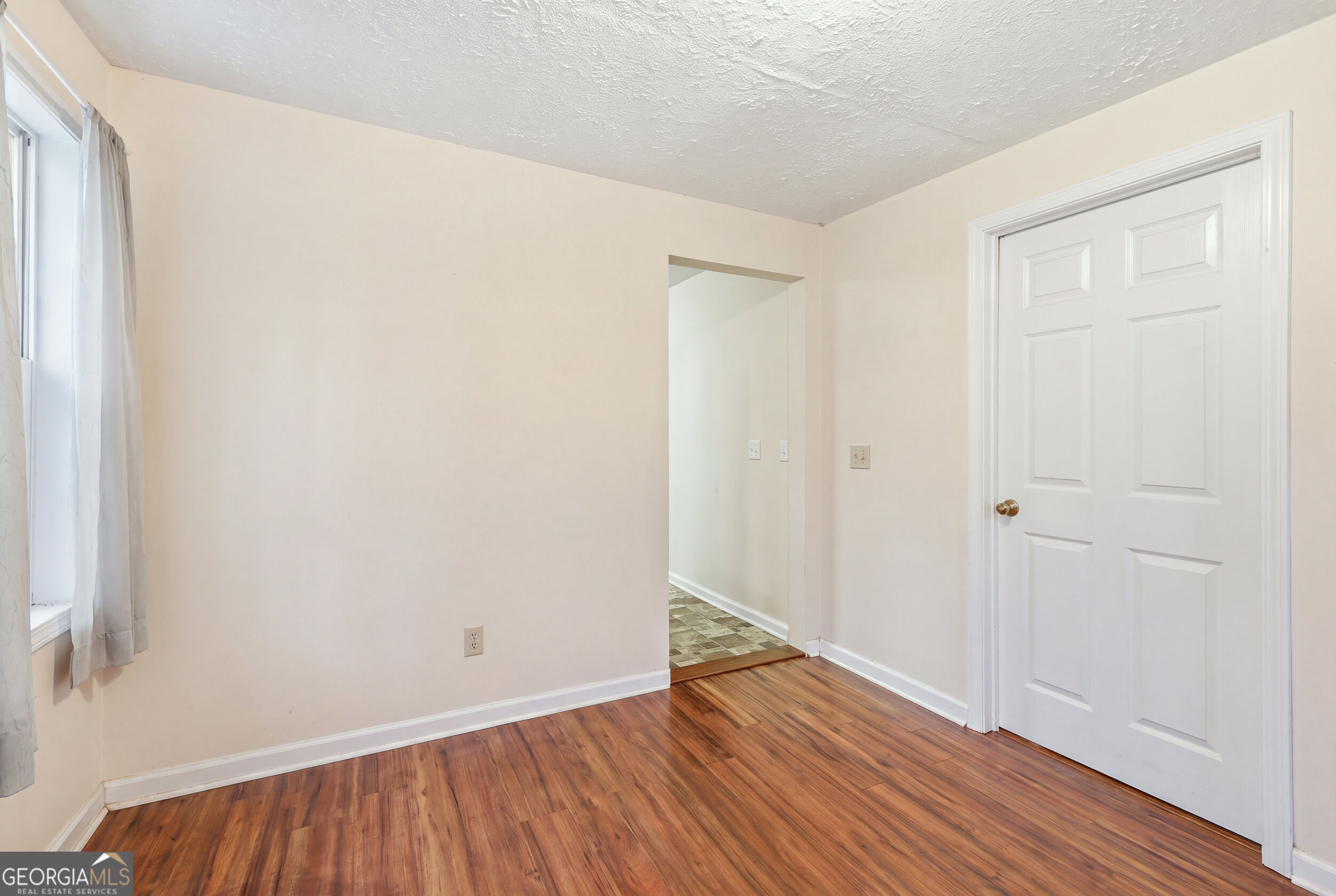 520 Easy Street Property Photo 10