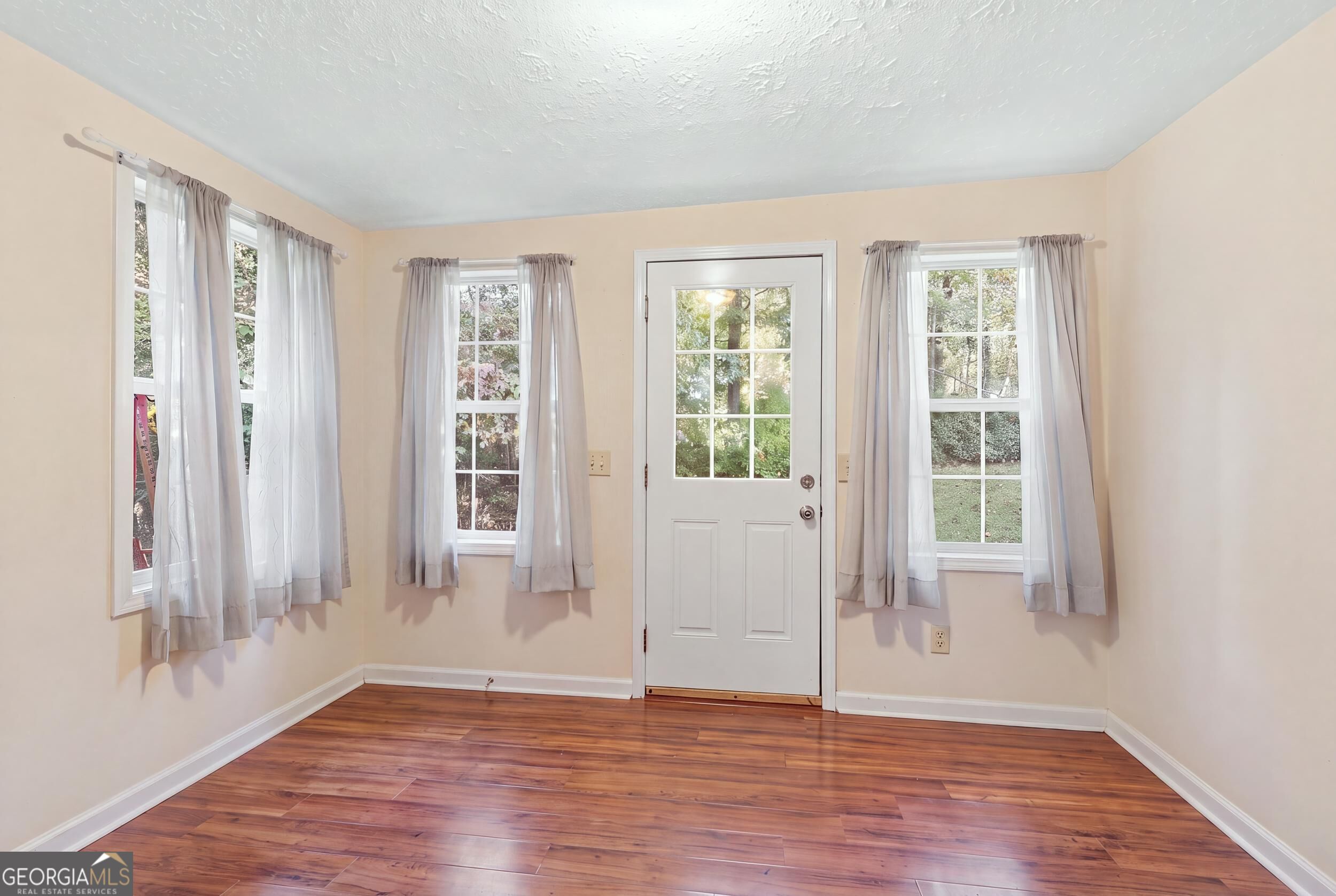 520 Easy Street Property Photo 12