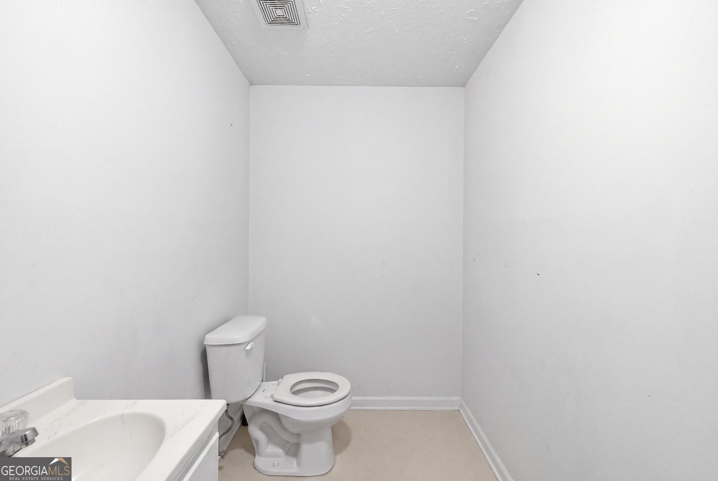 520 Easy Street Property Photo 14