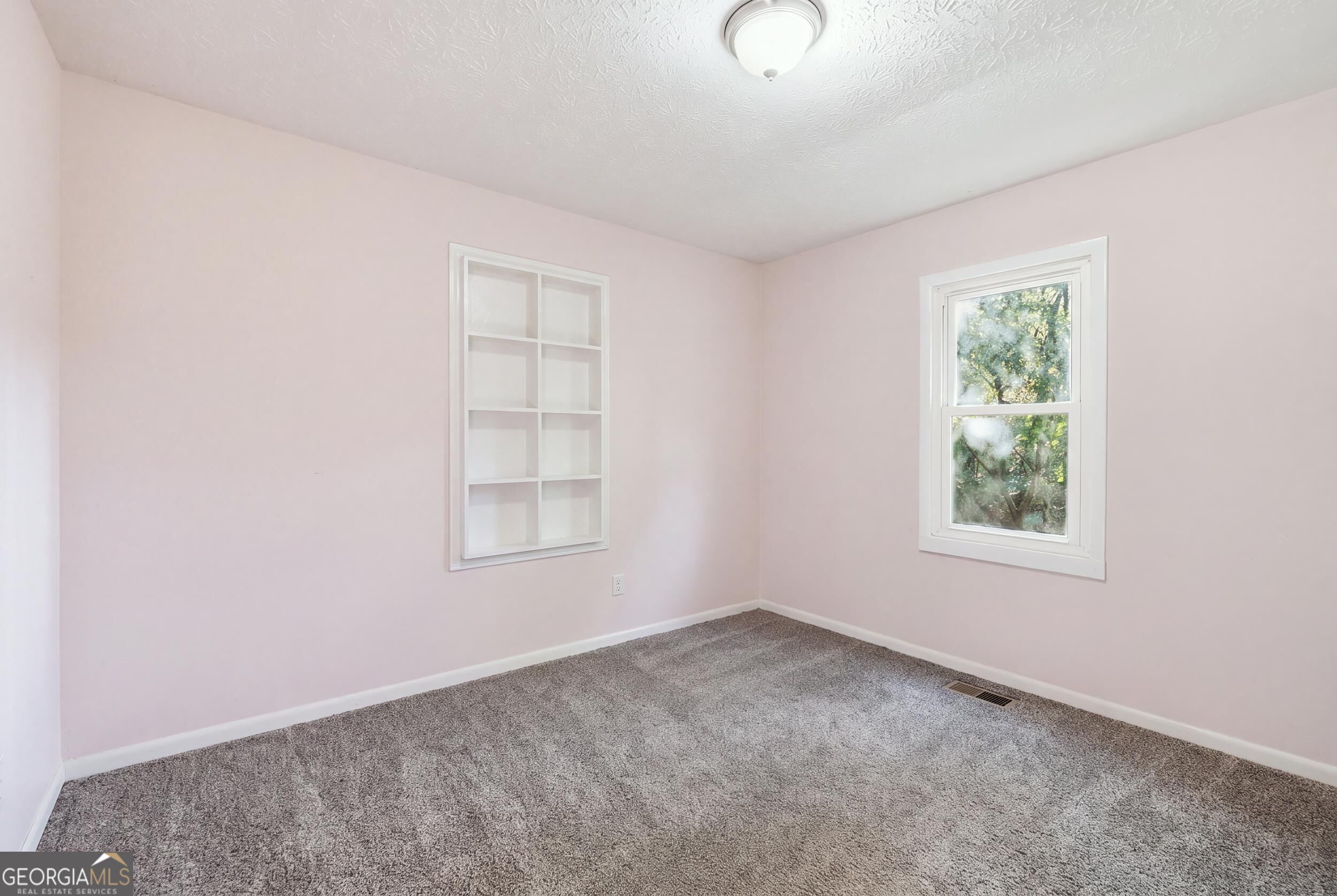 520 Easy Street Property Photo 19