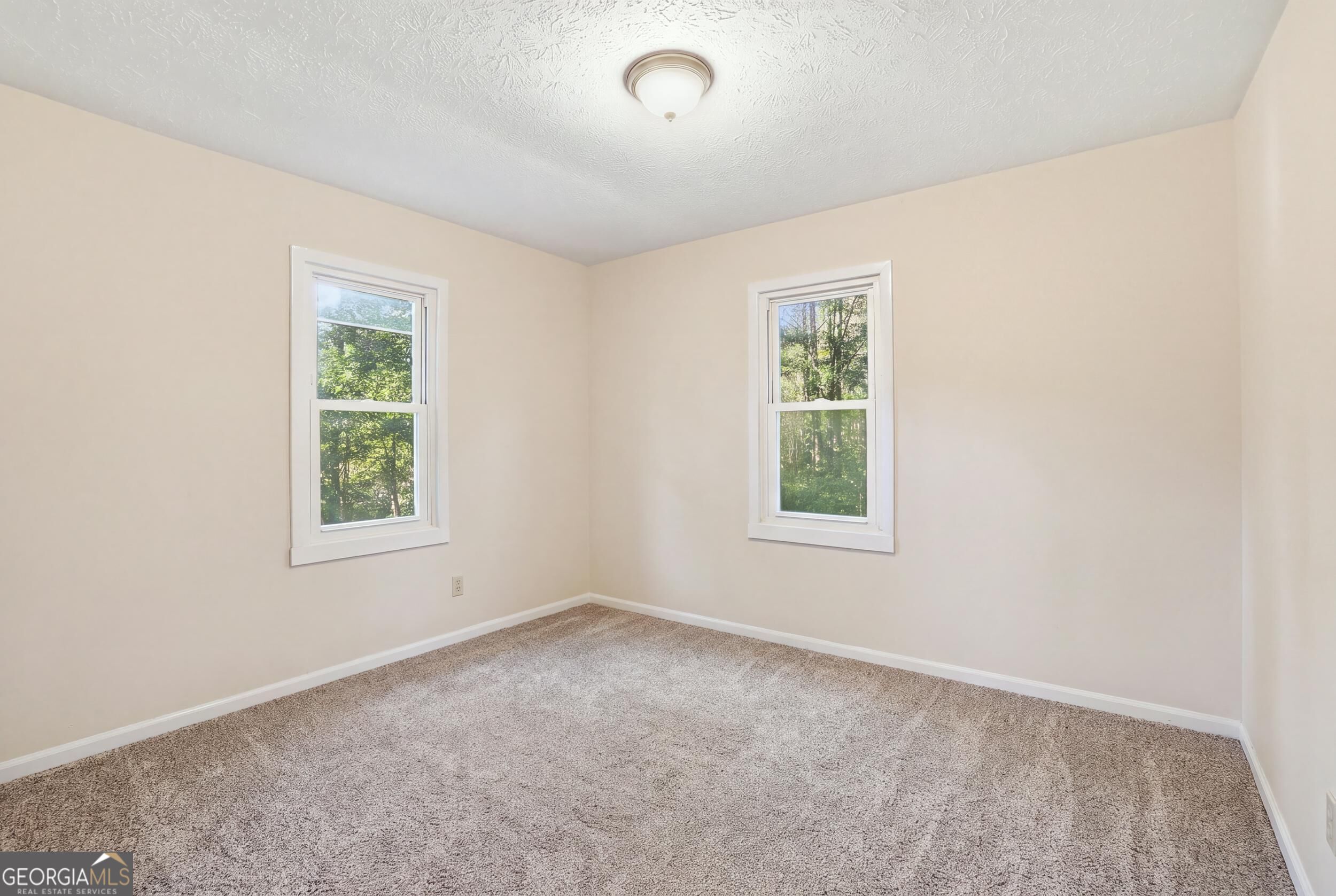 520 Easy Street Property Photo 22