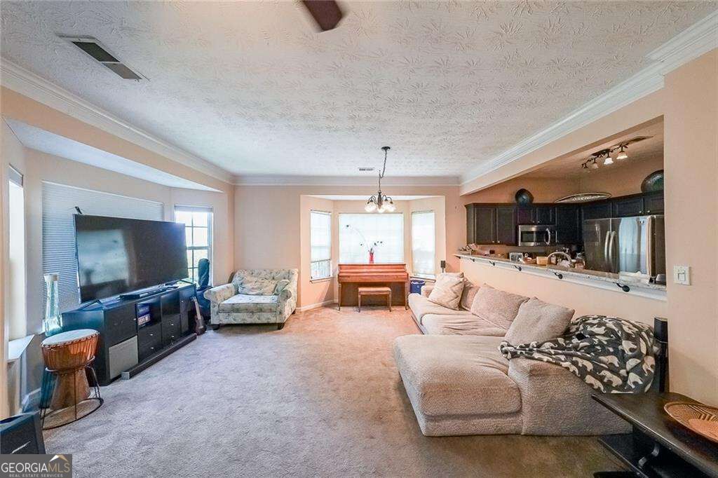 2553 Summit Cove Drive Property Photo 4